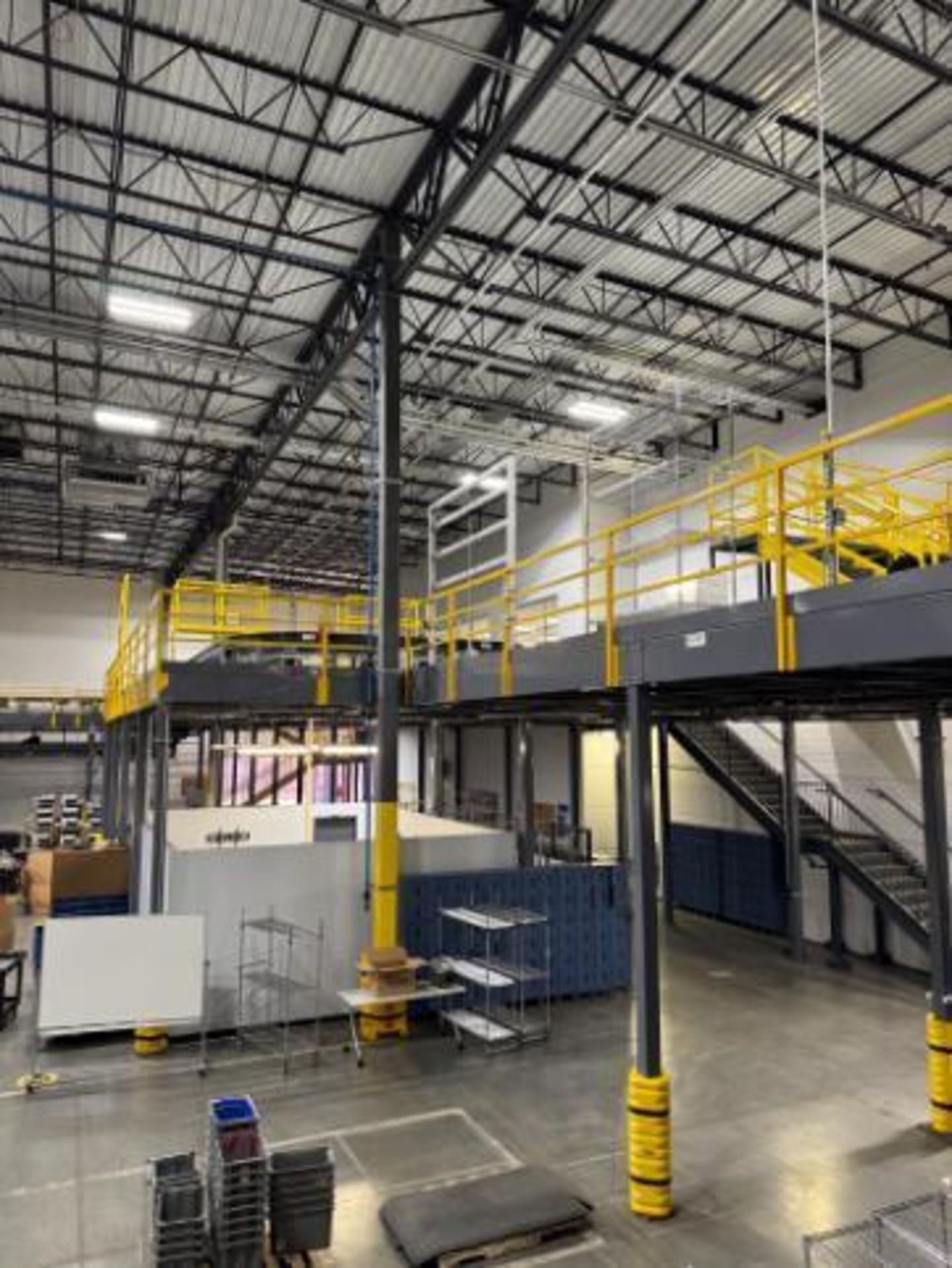 north mezzanine, w/ one set of stairs - Image 17 of 20