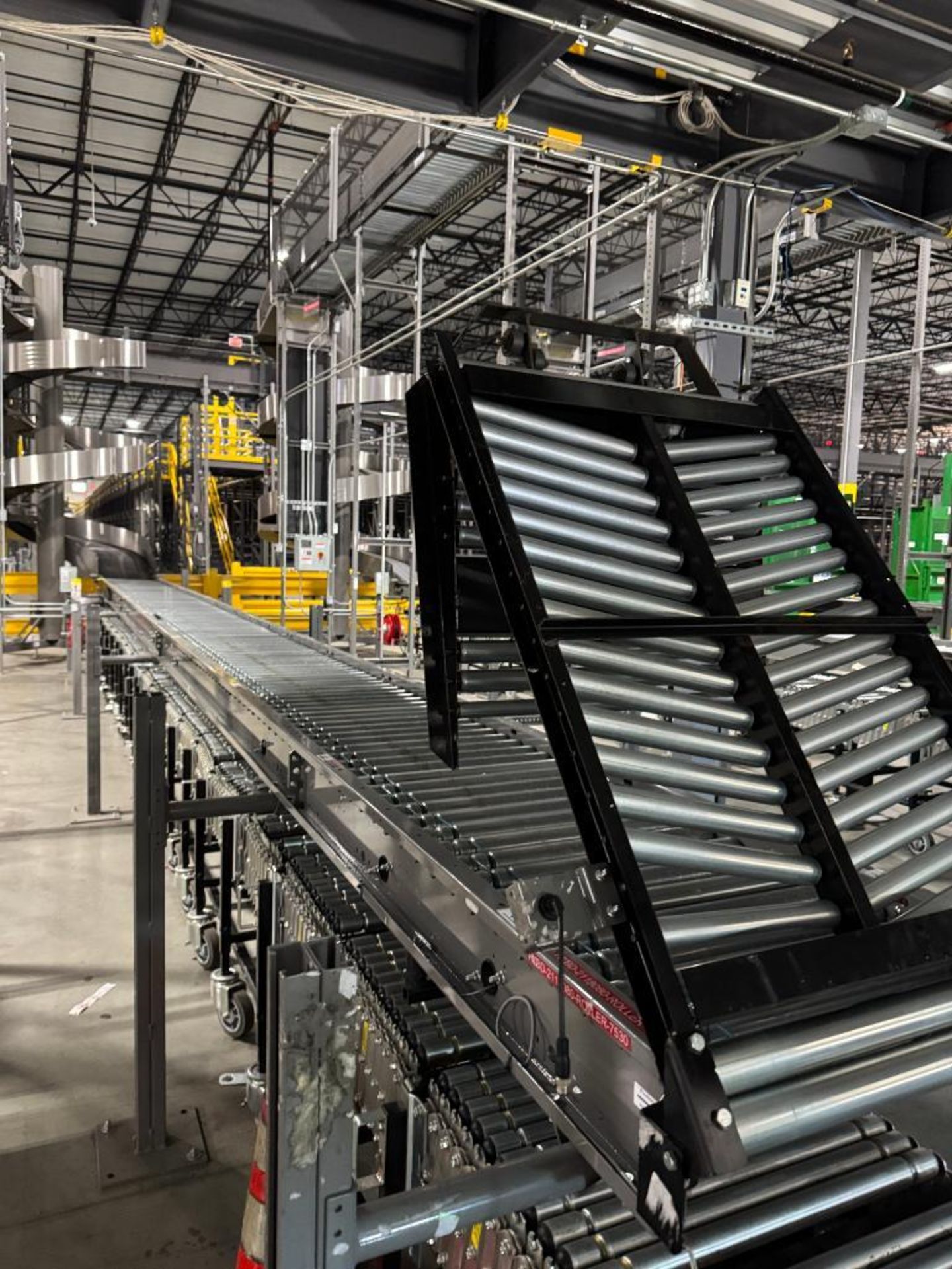 Invata partially powered roller conveyor - Image 4 of 4