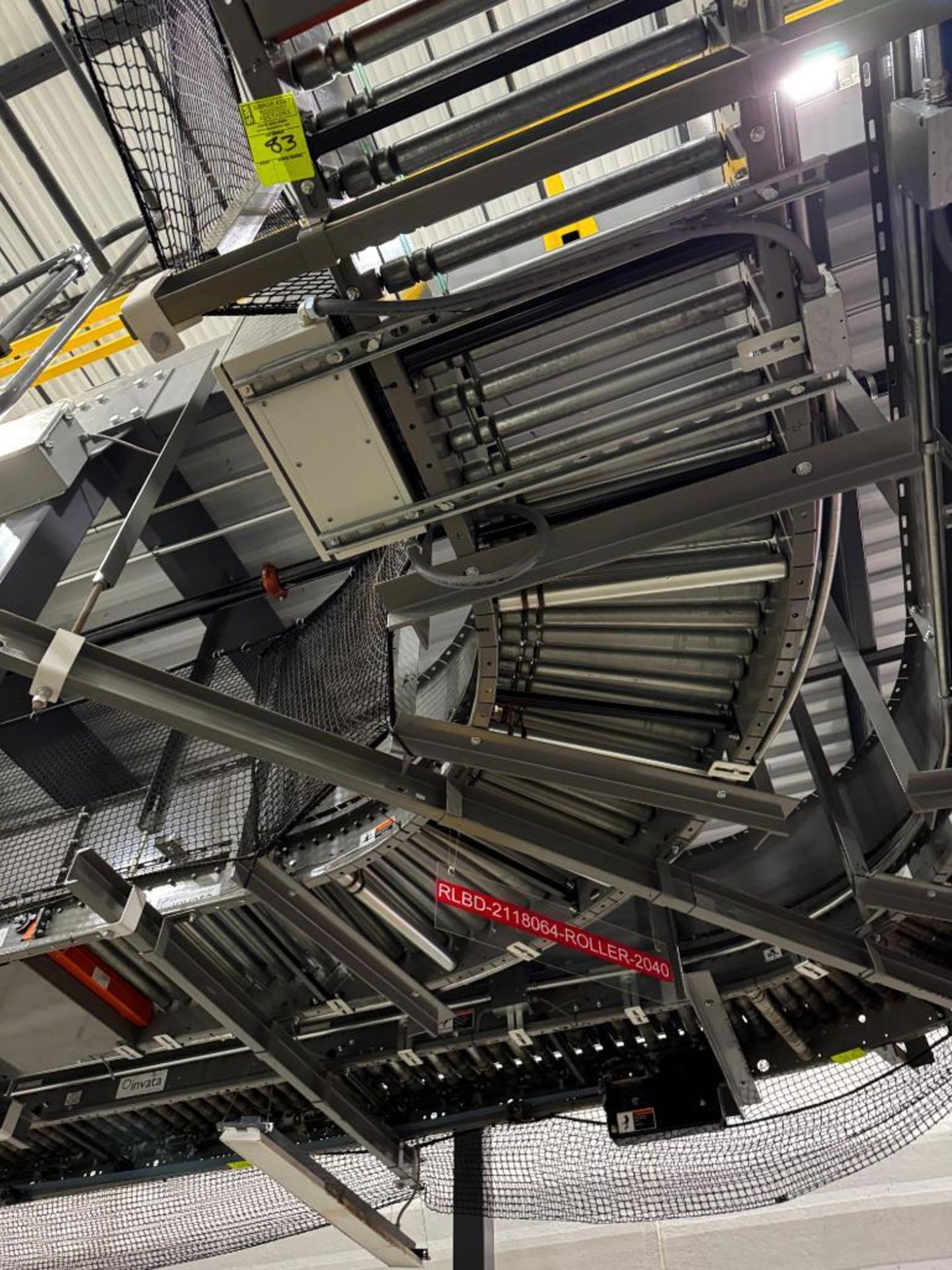 Invata powered roller conveyor , 90
