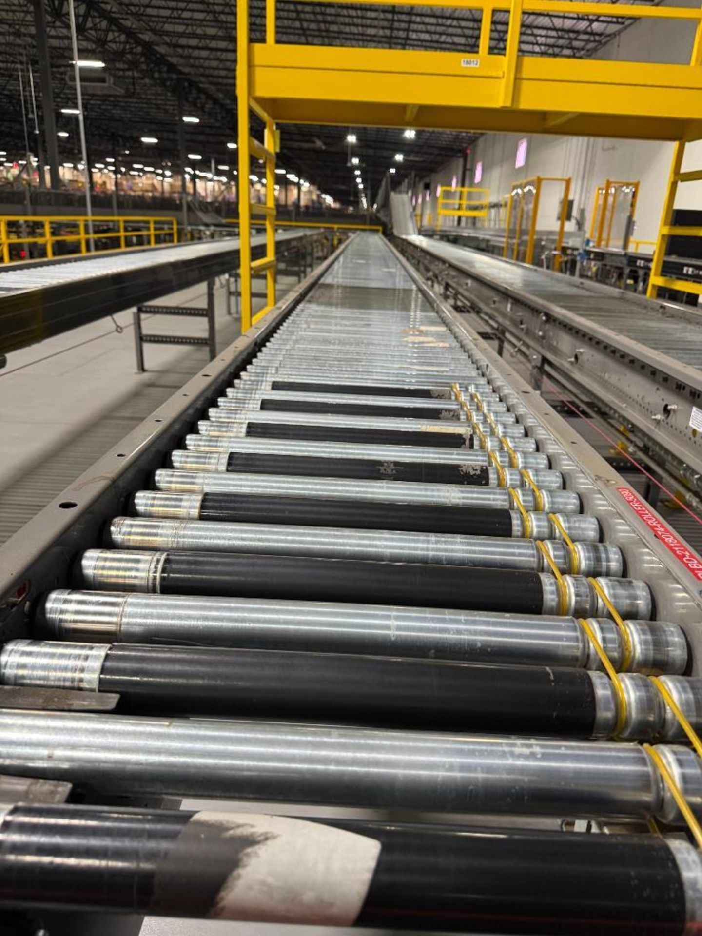 Invata partially powered roller conveyor - Image 5 of 6