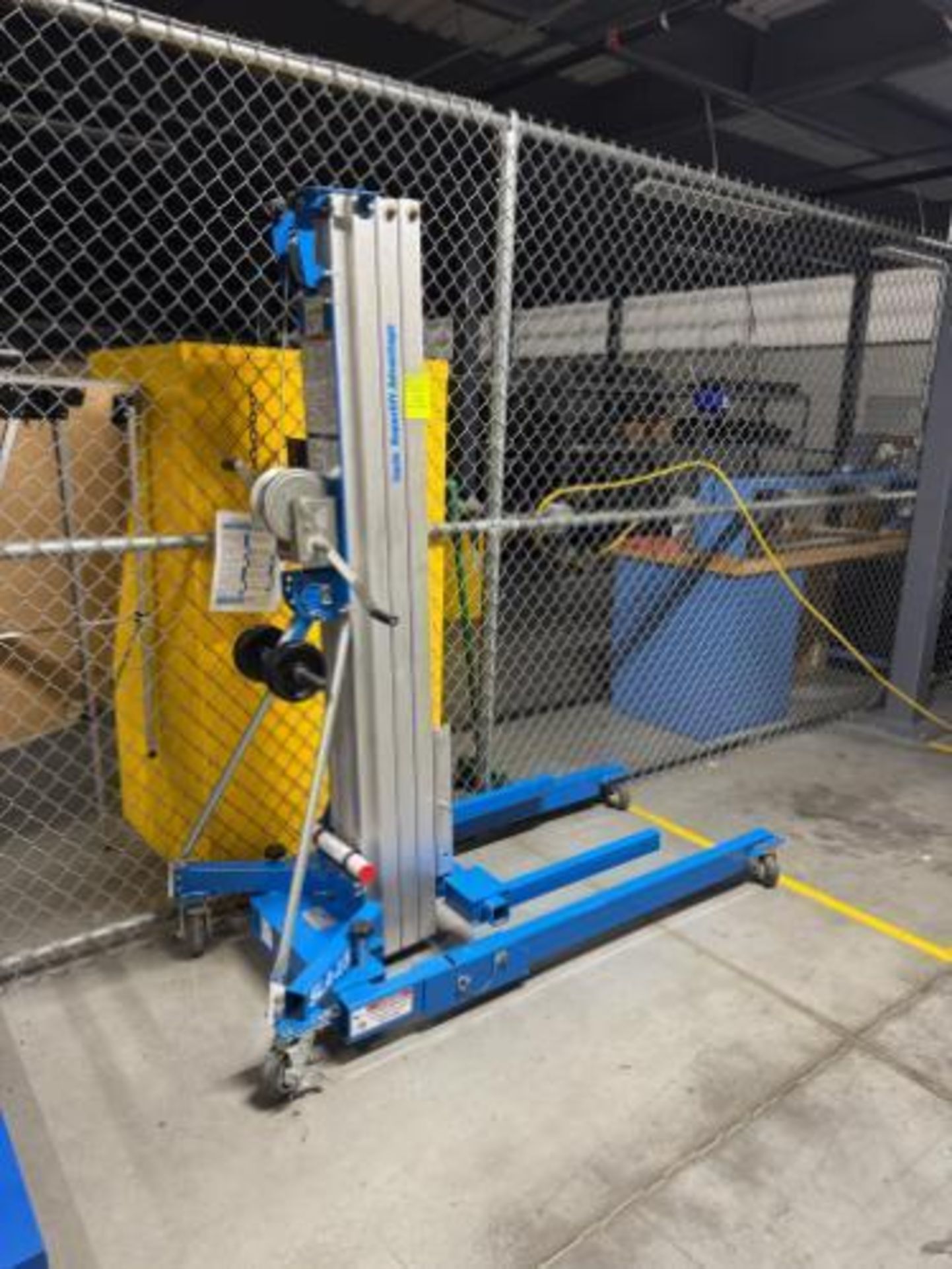 Genie manual hoist
