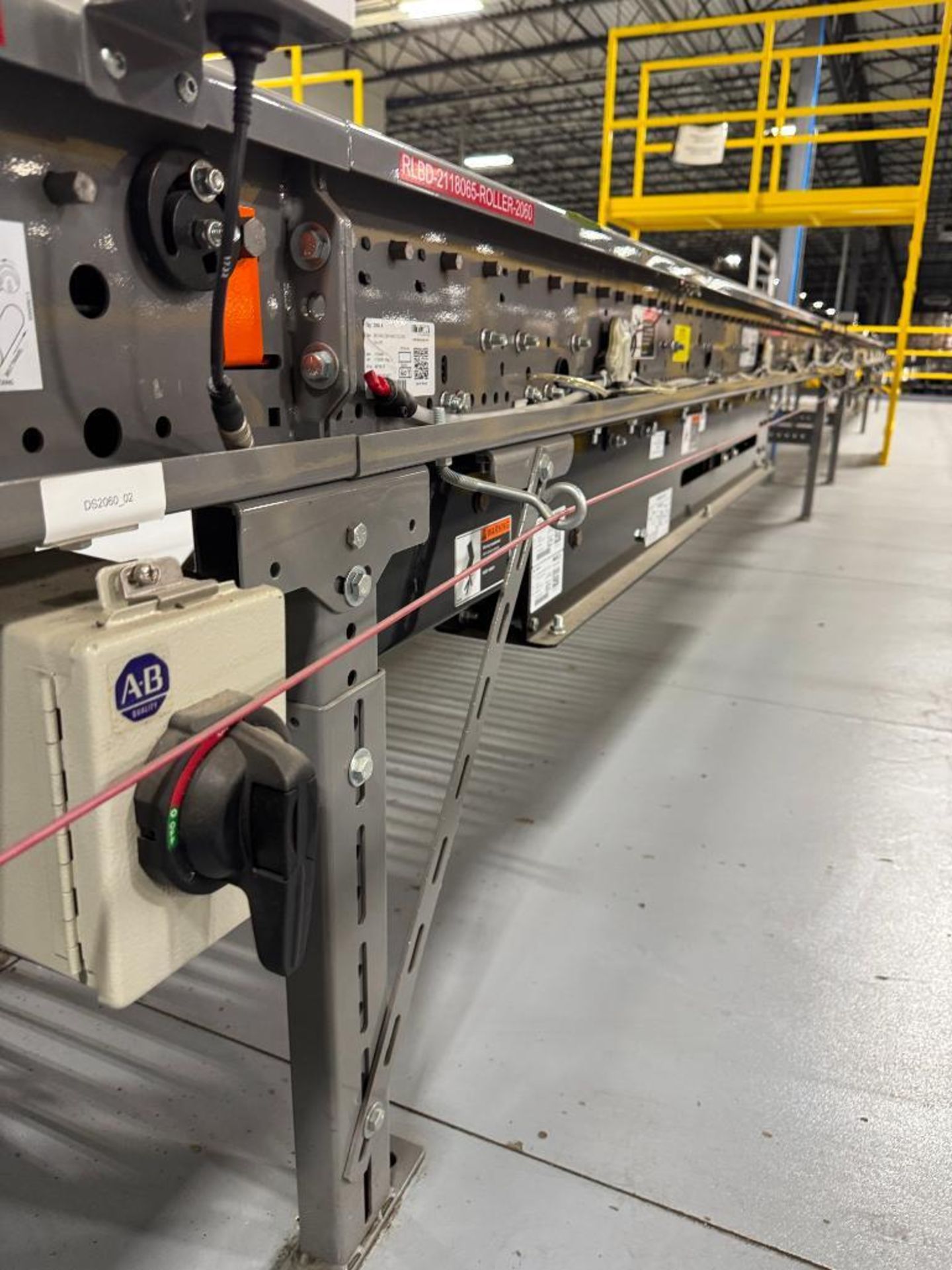 Invata partially powered roller conveyor - Image 2 of 4