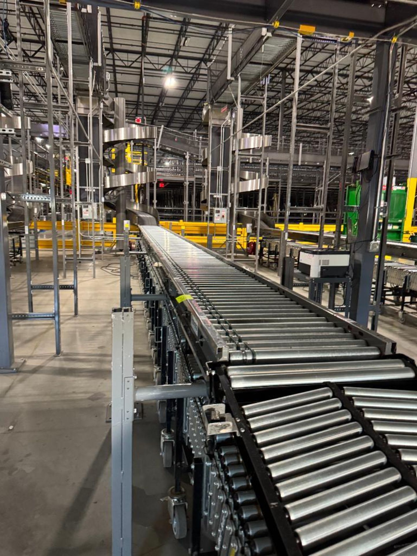 Invata partially powered roller conveyor - Image 4 of 4