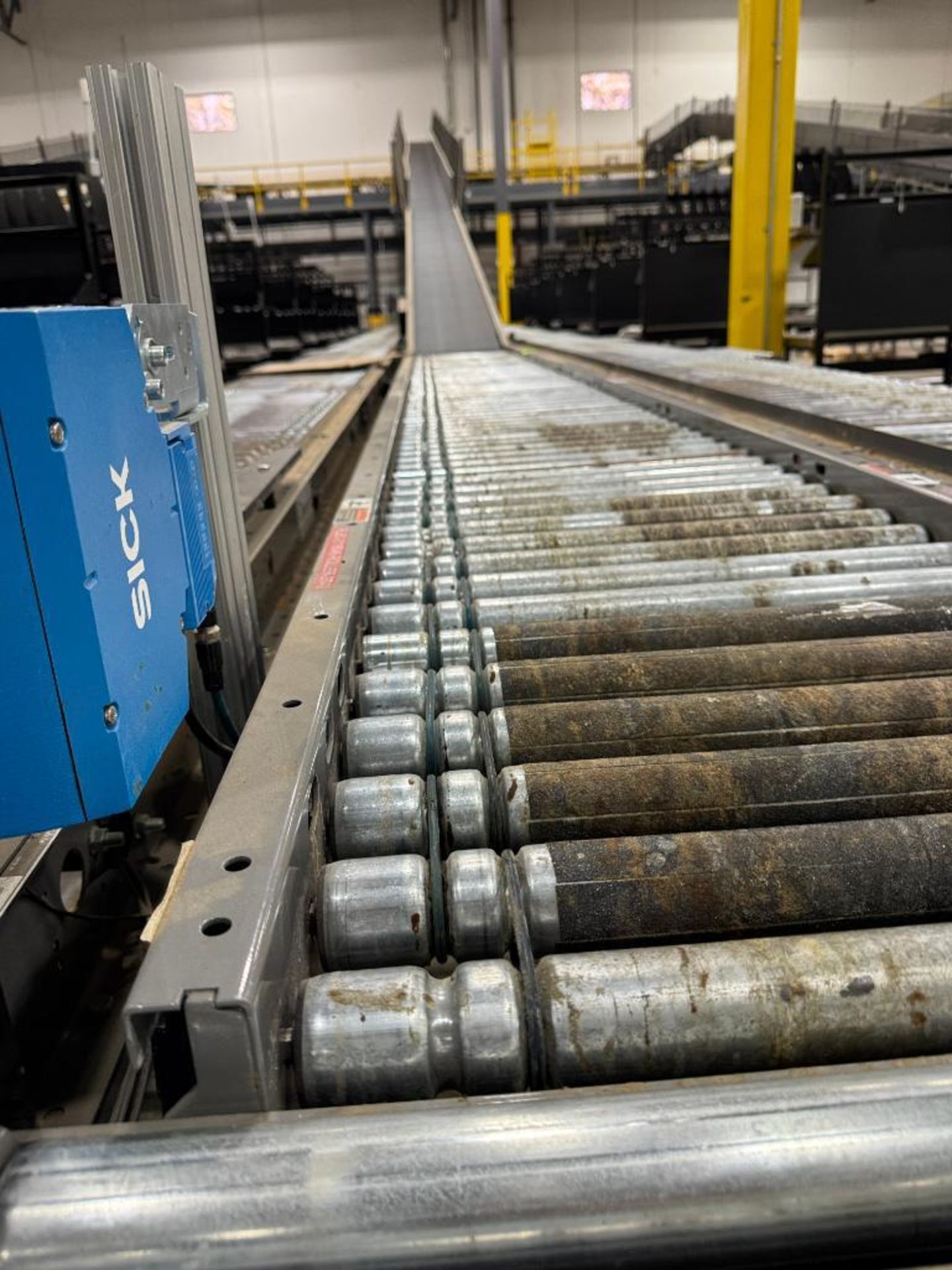 Invata powered roller conveyor - Image 3 of 3
