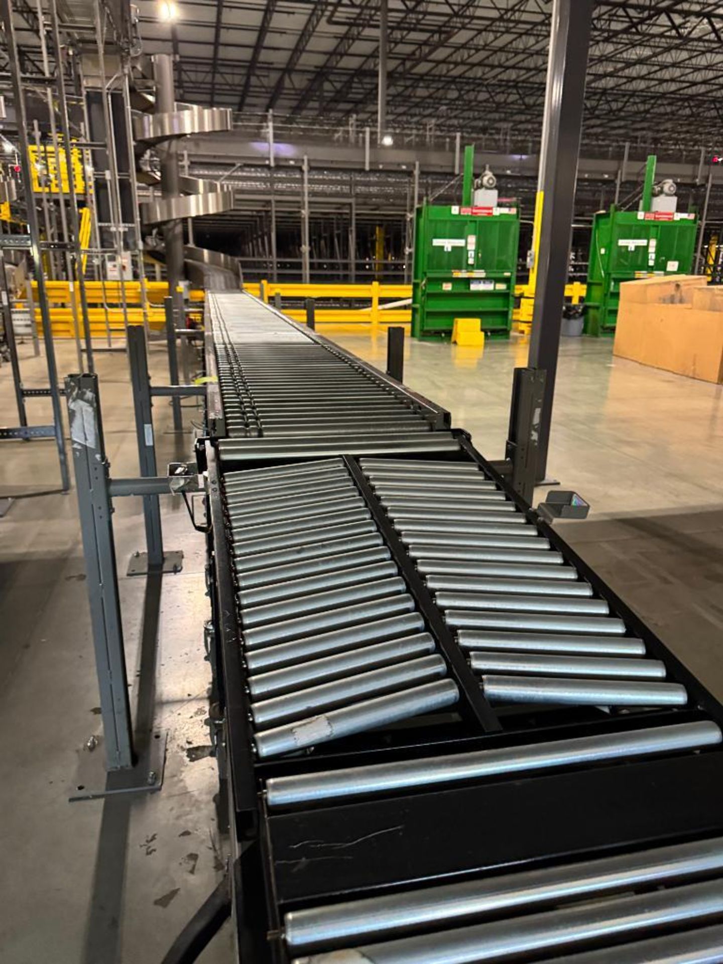Invata partially powered roller conveyor - Image 4 of 4