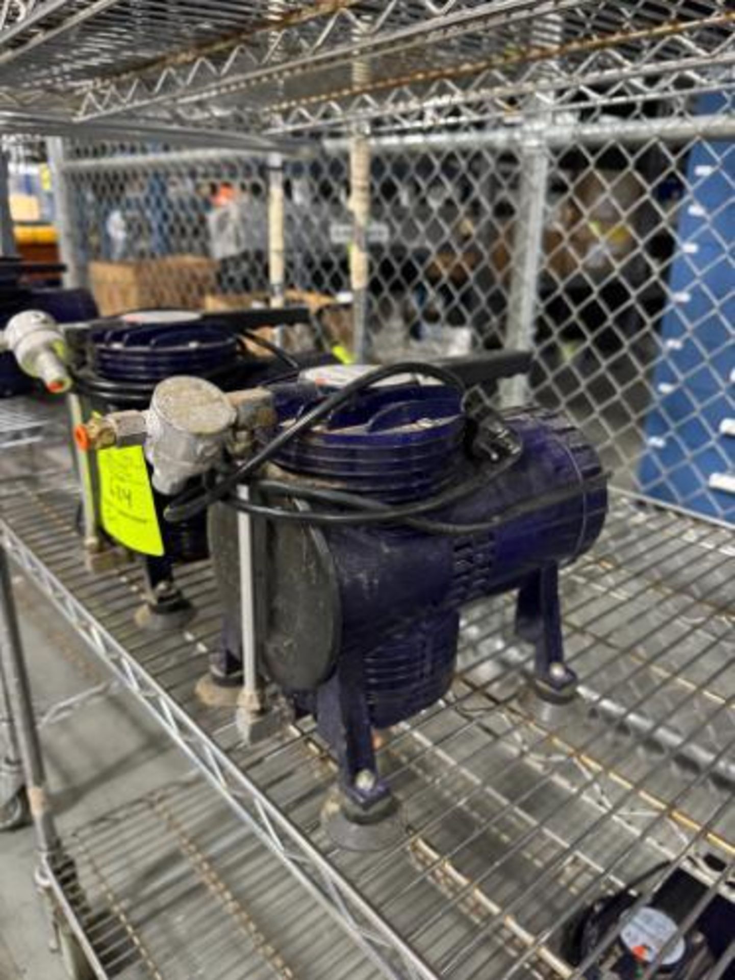 air compressor for pneumatic tools (bleeder type)