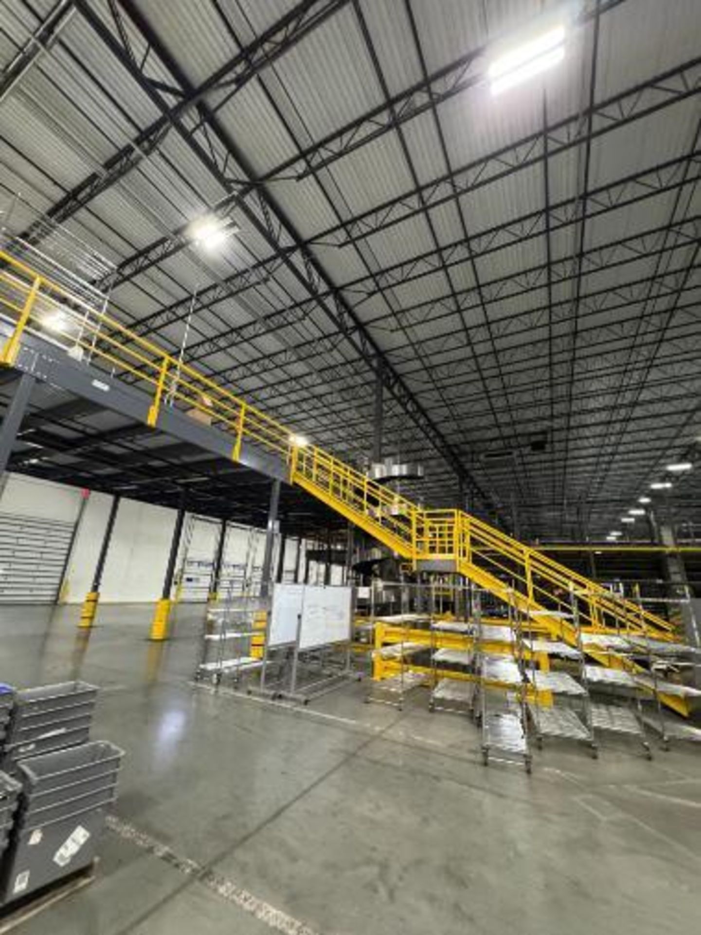 north mezzanine, w/ one set of stairs - Image 8 of 20
