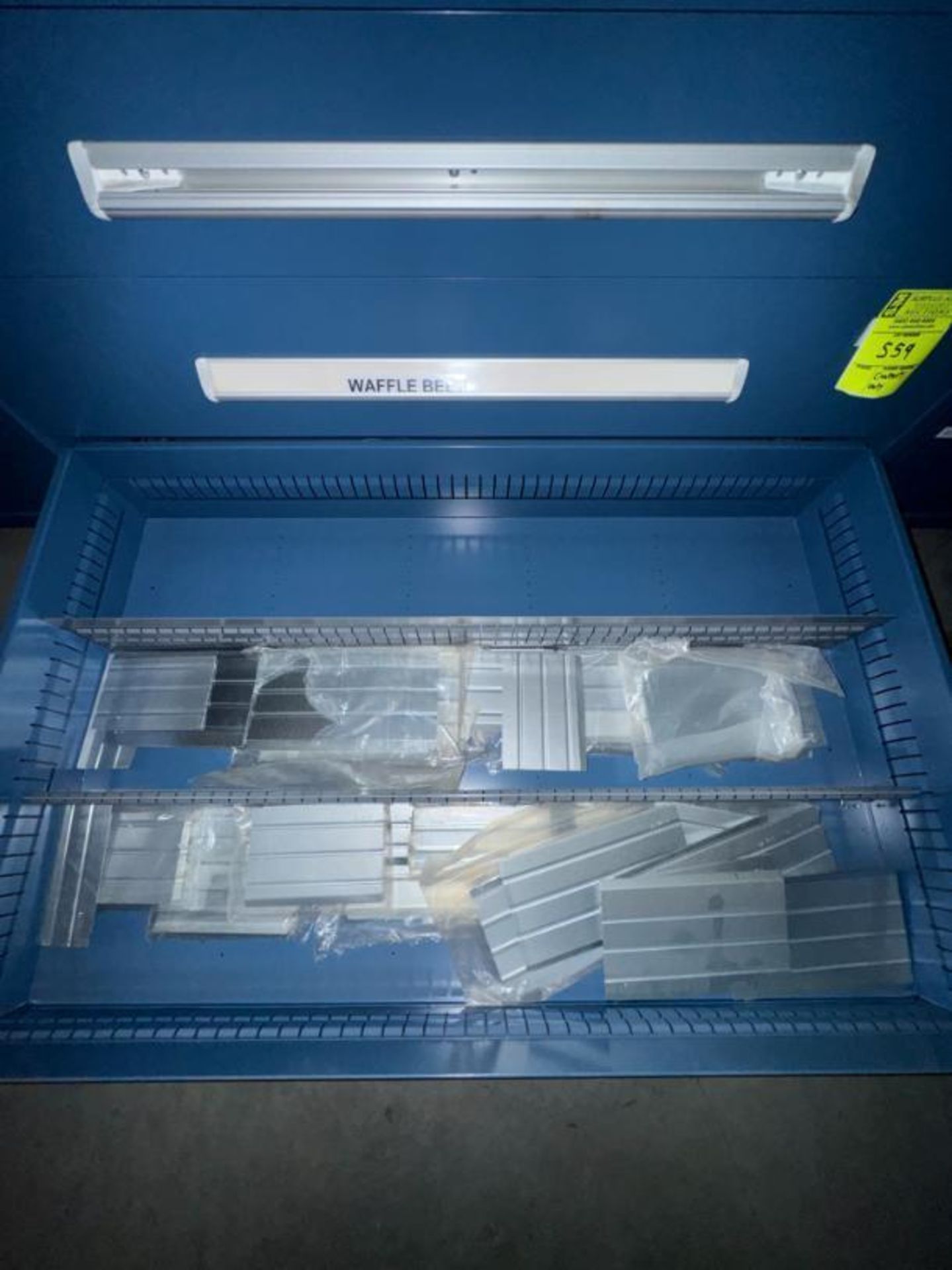 contents of drawer- waffle belt - Image 2 of 2