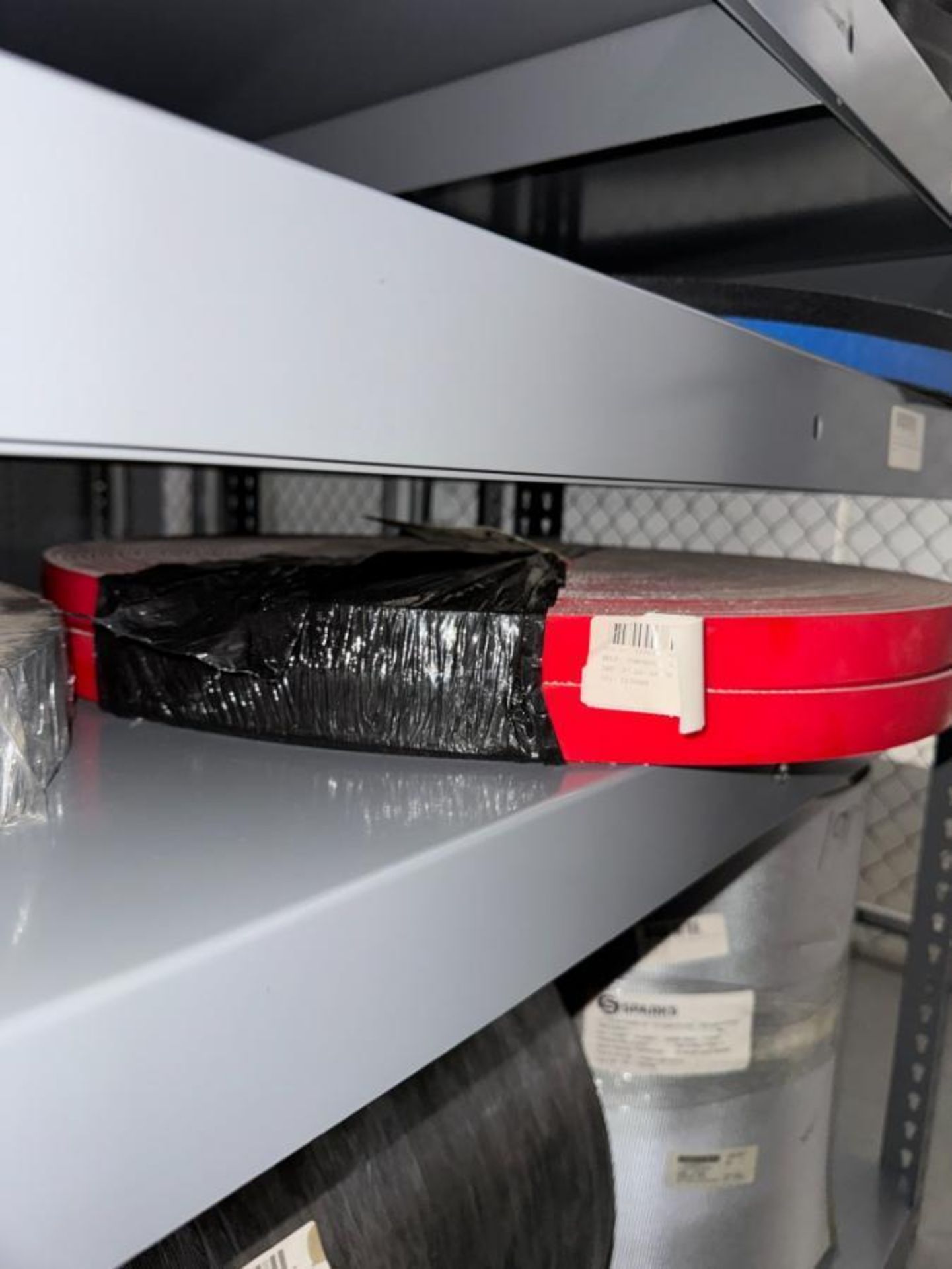 contents of shelf- 2" & 1.25" conveyor belts - Image 4 of 4