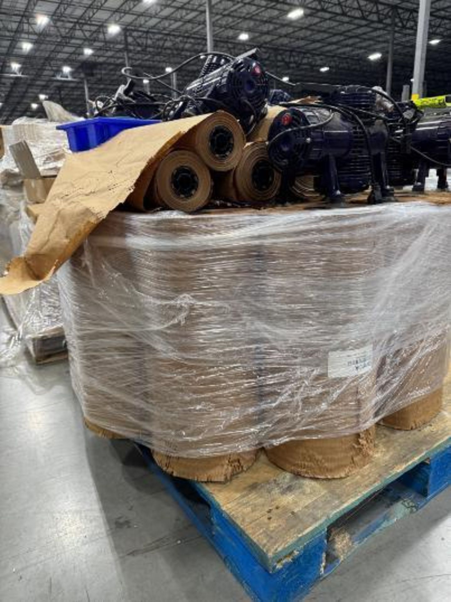 rolls of corrugated packing paper - Image 2 of 2