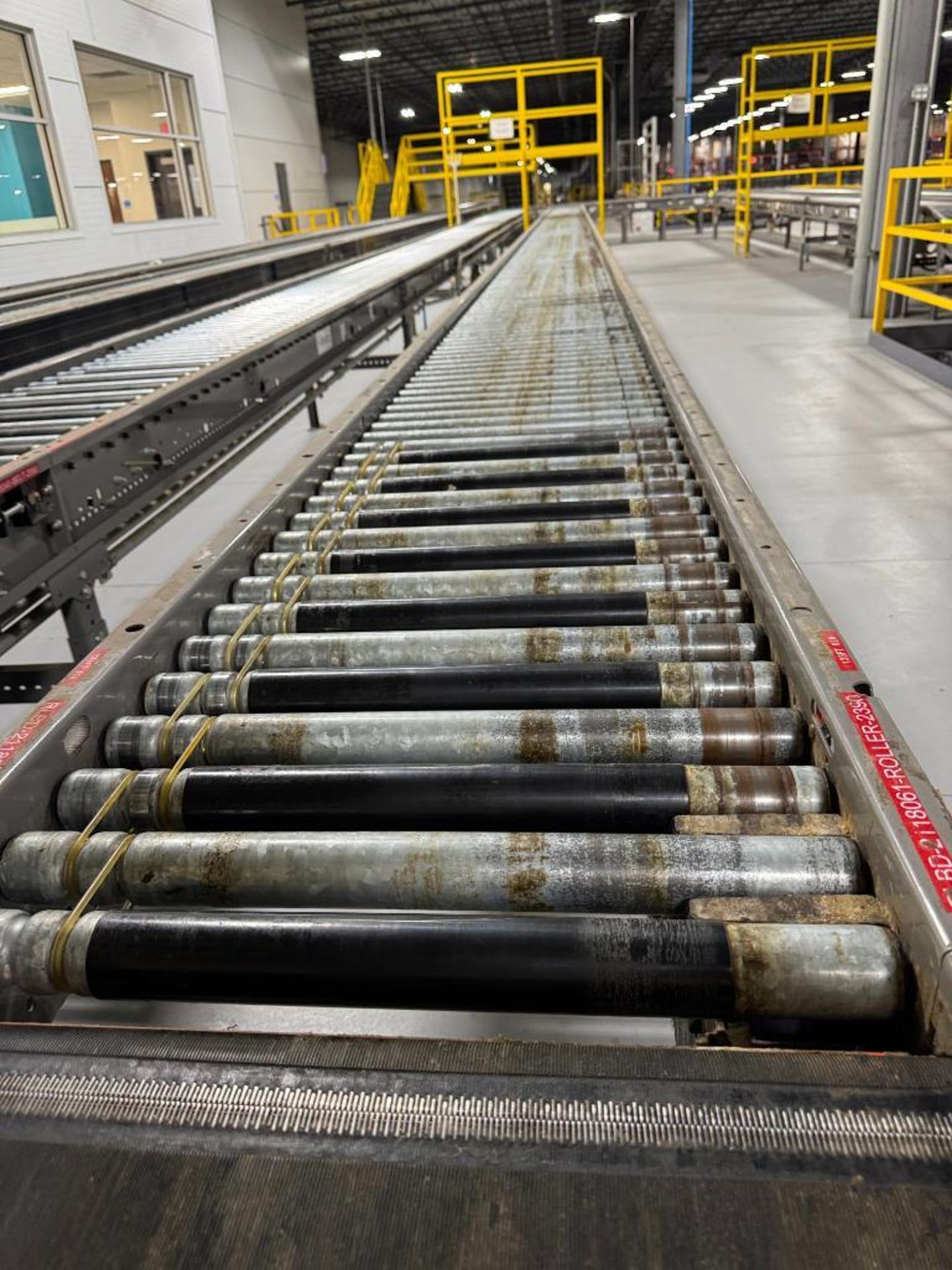 Invata partially powered roller conveyor - Image 4 of 5