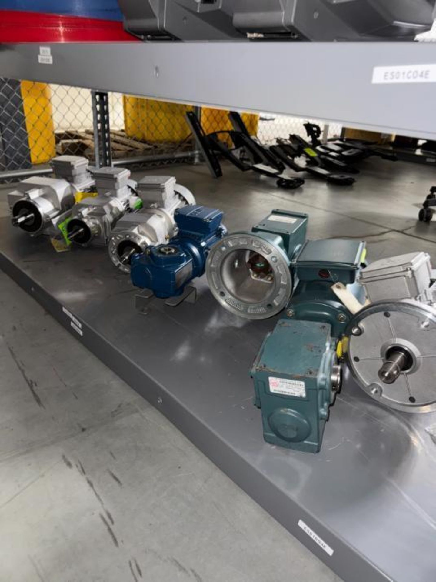 electric motors w/ gear boxes for conveyor belts - Image 6 of 6