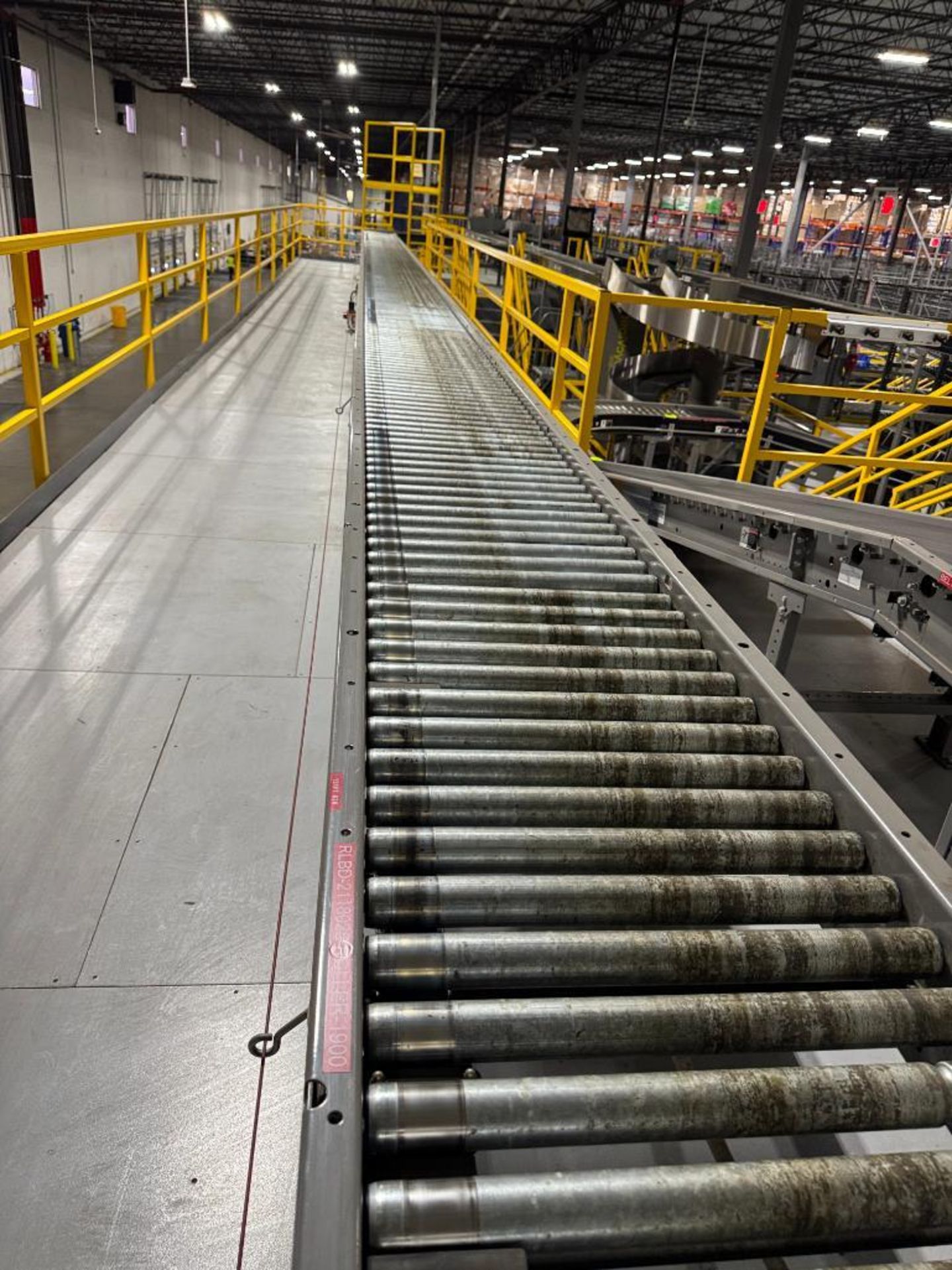Invata partially powered roller conveyor - Image 2 of 3