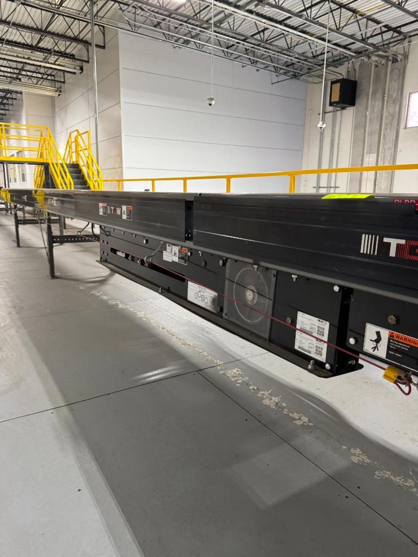 Invata partially powered roller conveyor - Image 2 of 5