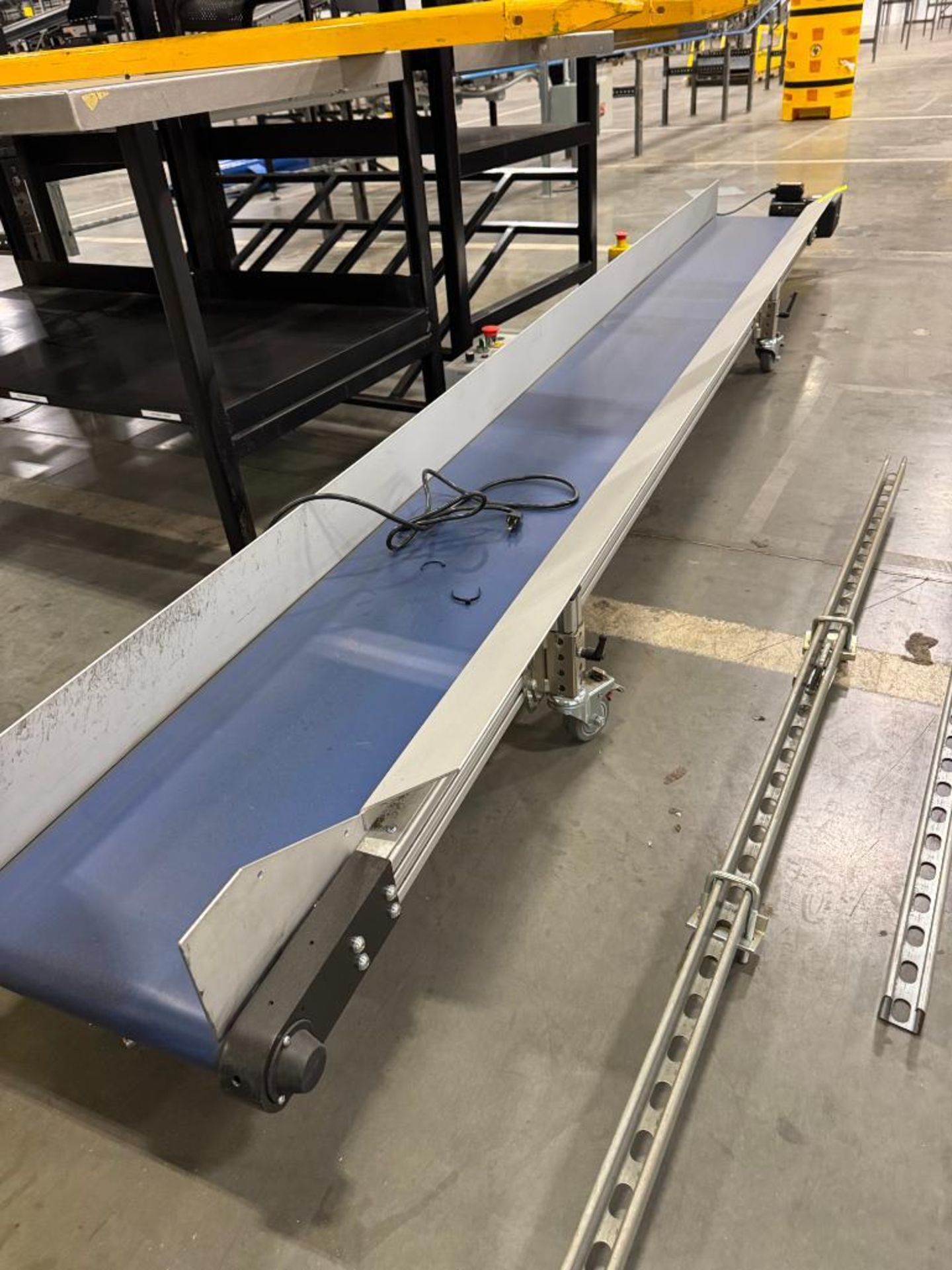 HFA portable conveyor, adjustable height - Image 2 of 3