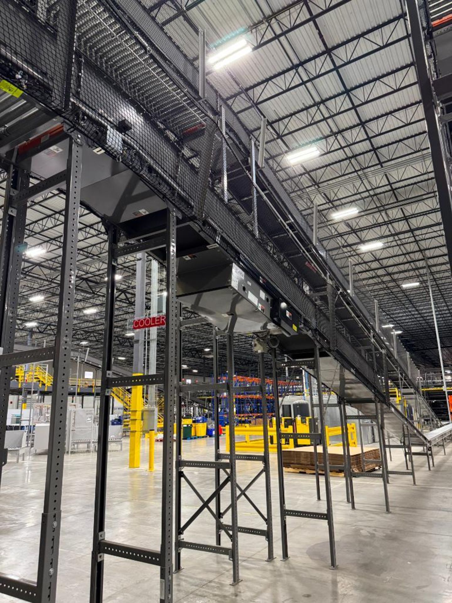 Invata conveyor belt w/ incline - Image 4 of 4
