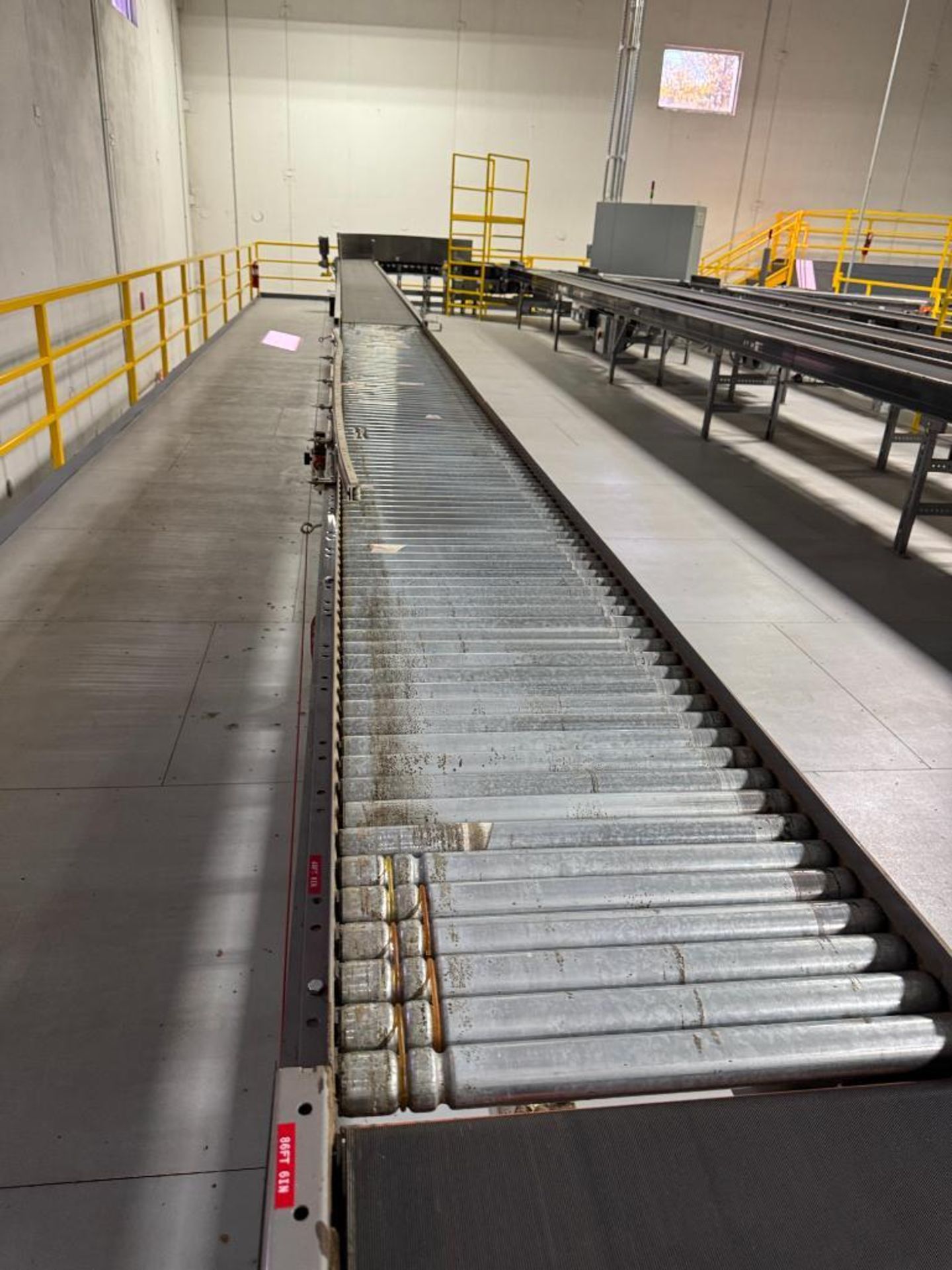 Invata partially powered roller conveyor - Image 4 of 5