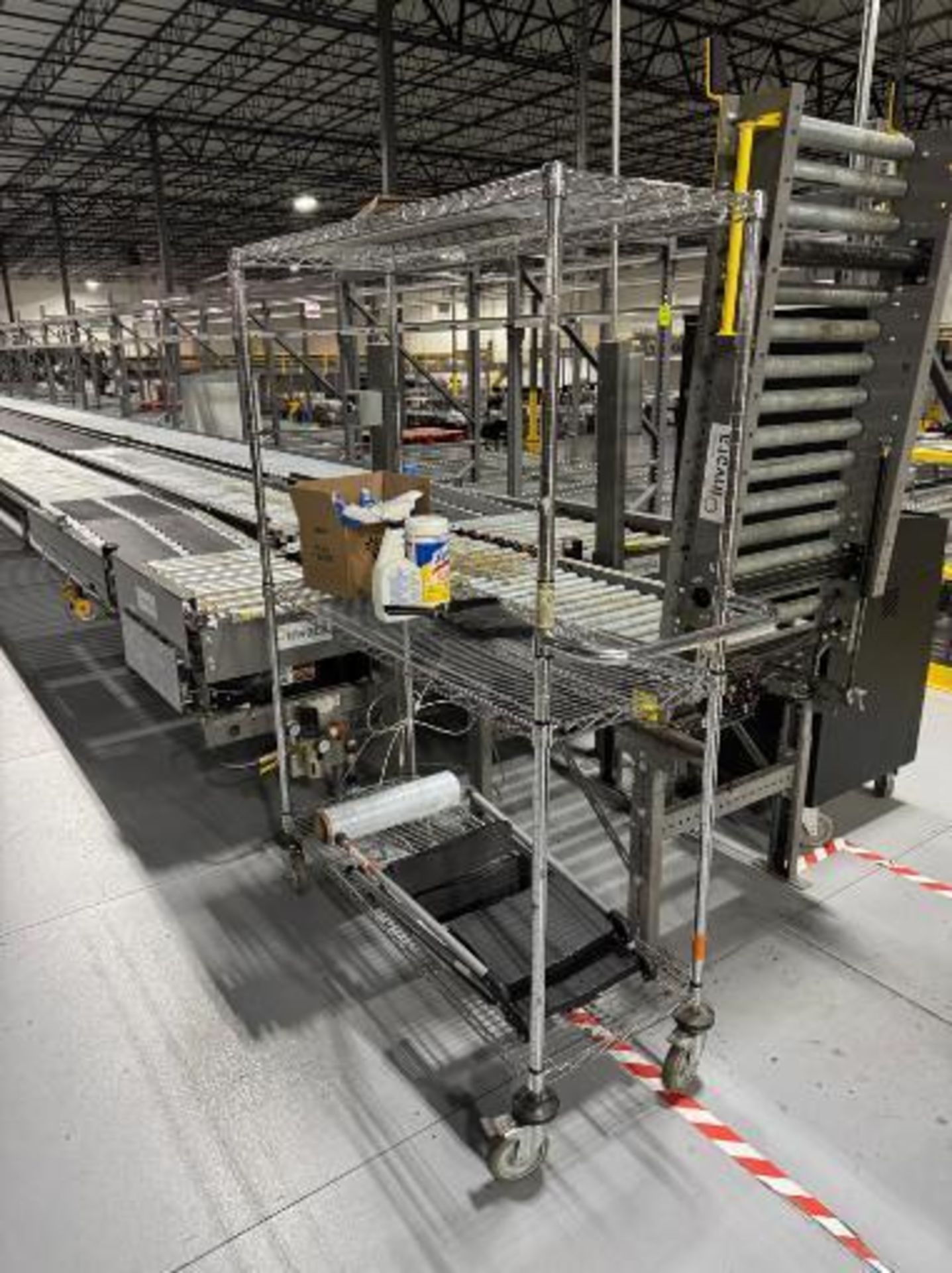 Global mobile computer station & wire shelving unit on casters - Image 3 of 3