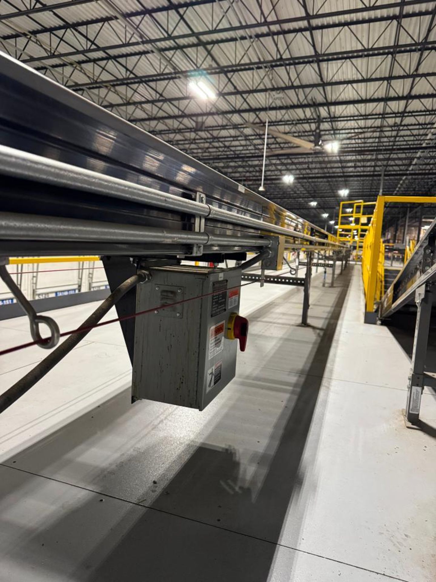 Invata partially powered roller conveyor - Image 3 of 3