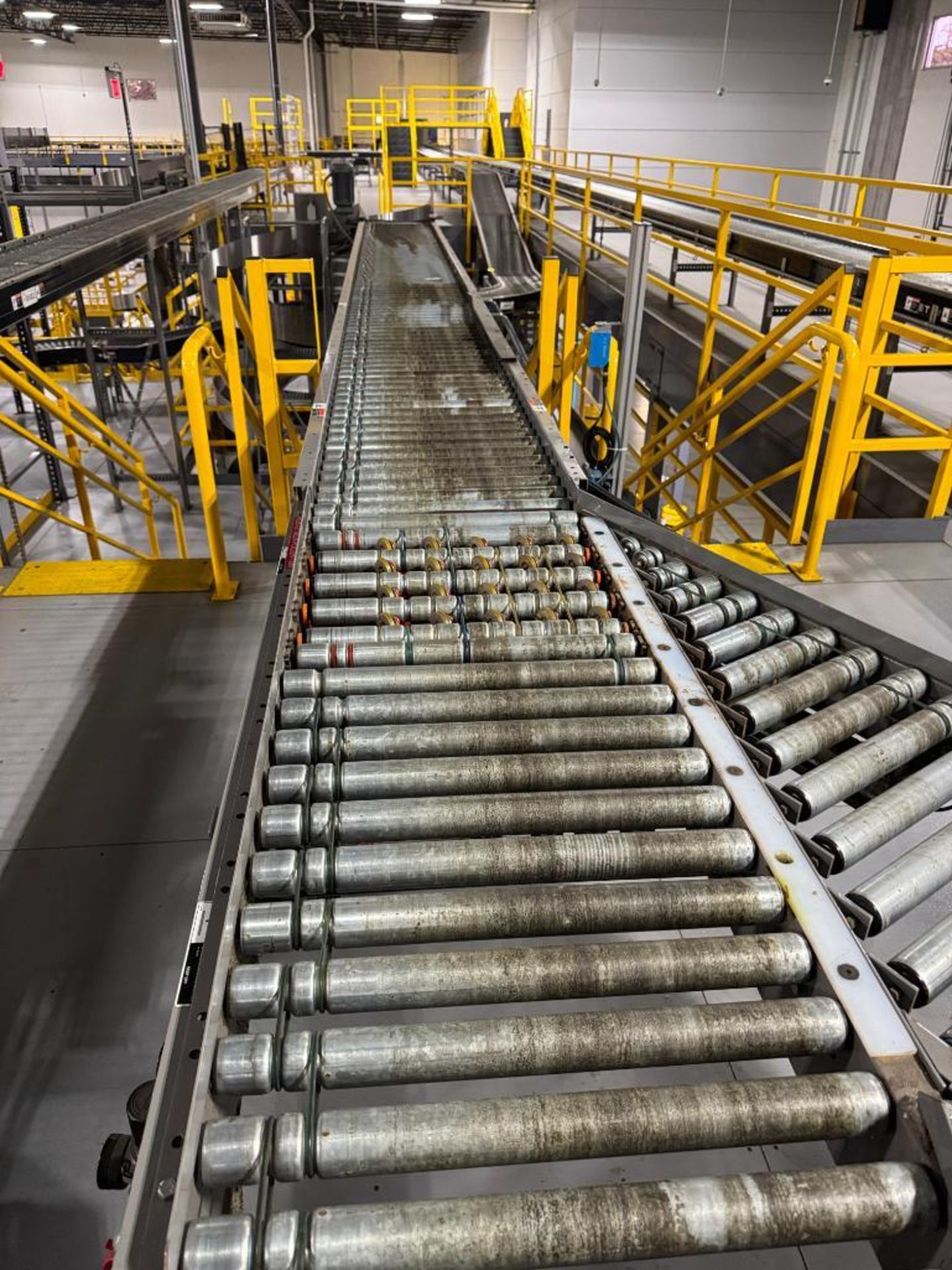 Invata powered roller conveyor - Image 3 of 6