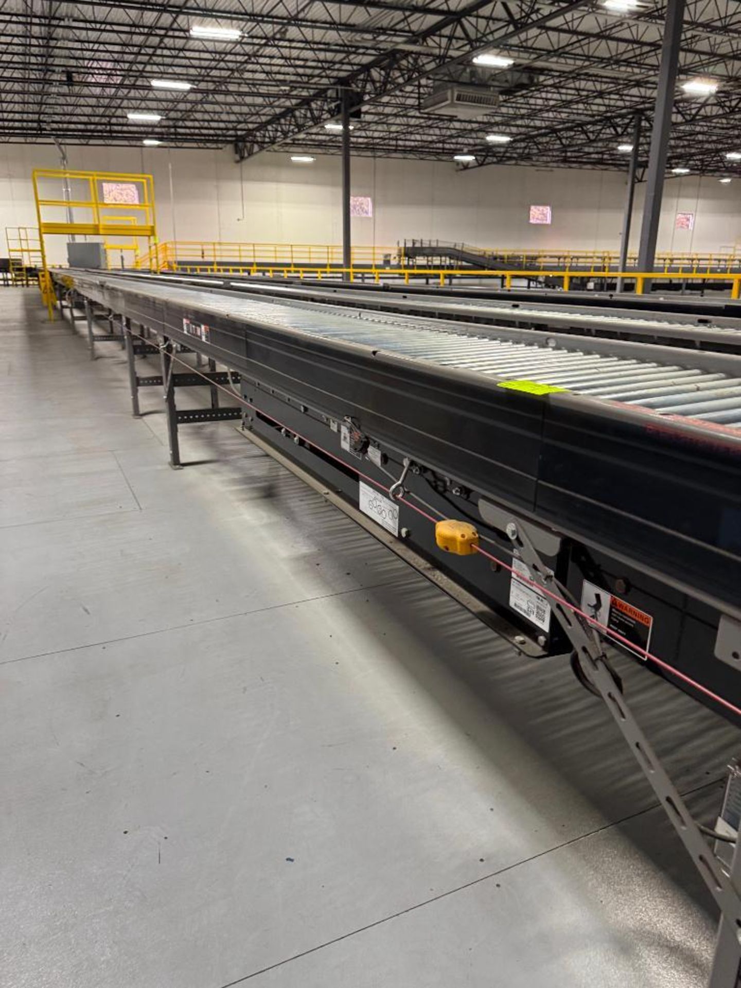 Invata partially powered roller conveyor - Image 2 of 5