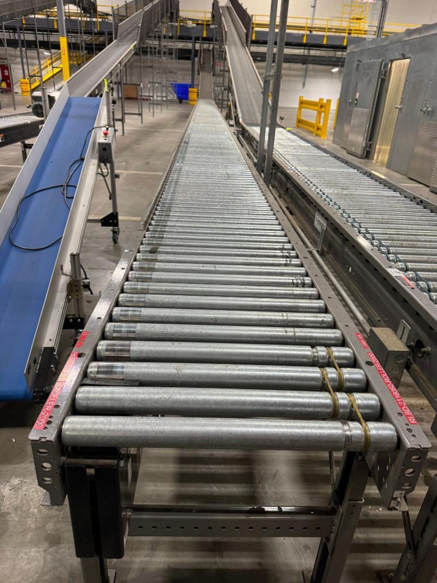 Invata partially powered roller conveyor - Image 2 of 4