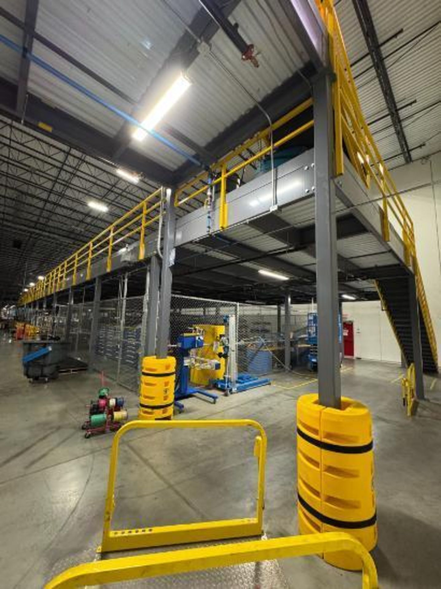 south mezzanine, w/ 2) sets of stairs - Image 3 of 18