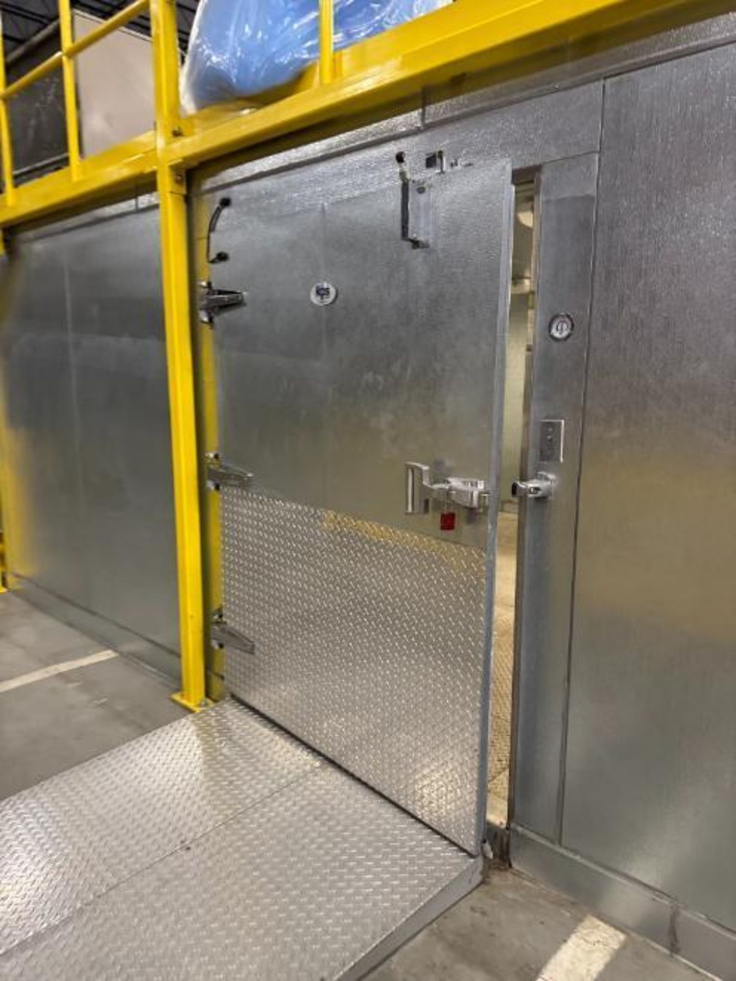 combo walk-in cooler & freezer, w/ compressors & coils - Image 11 of 18