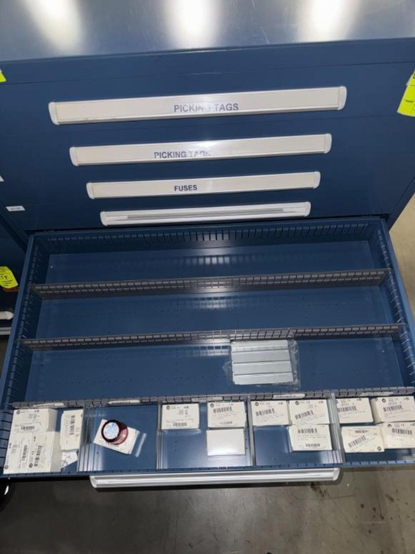 contents of all drawers- Light Pick controls, fuses, picking tags, - Image 5 of 8