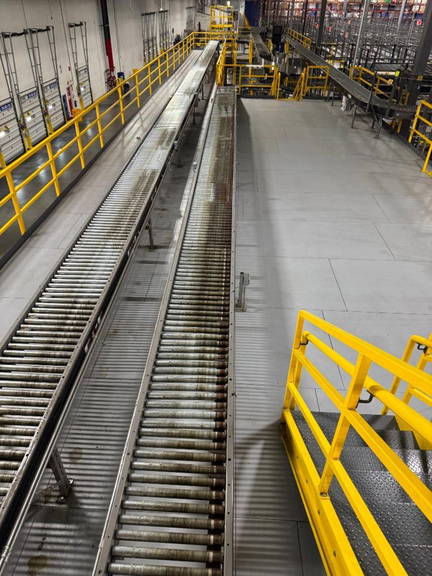 Invata partially powered roller conveyor - Image 3 of 5
