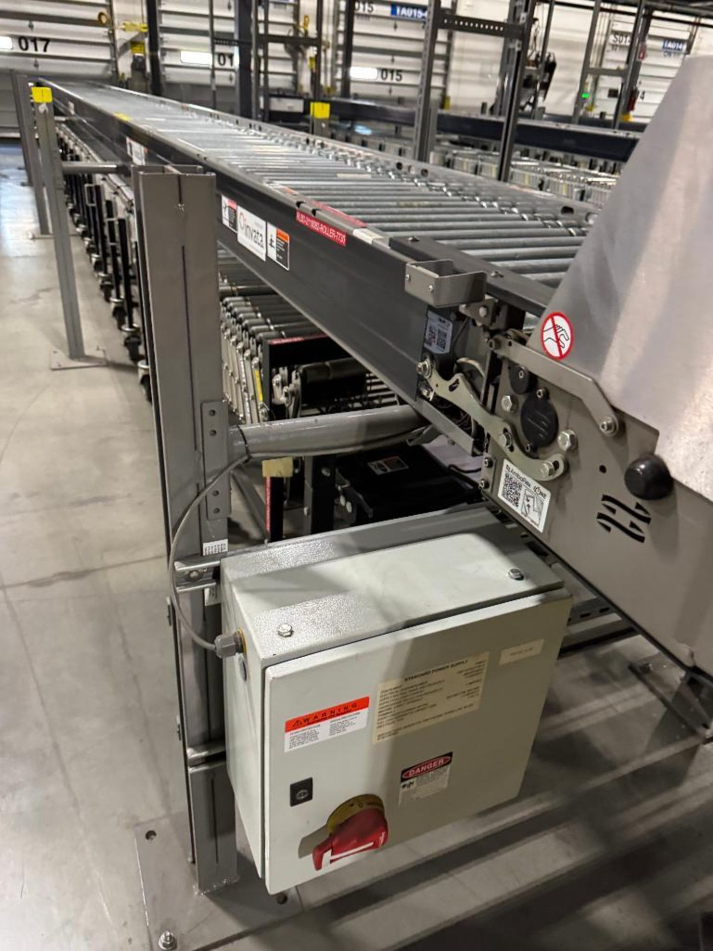 Invata partially powered roller conveyor - Image 2 of 4