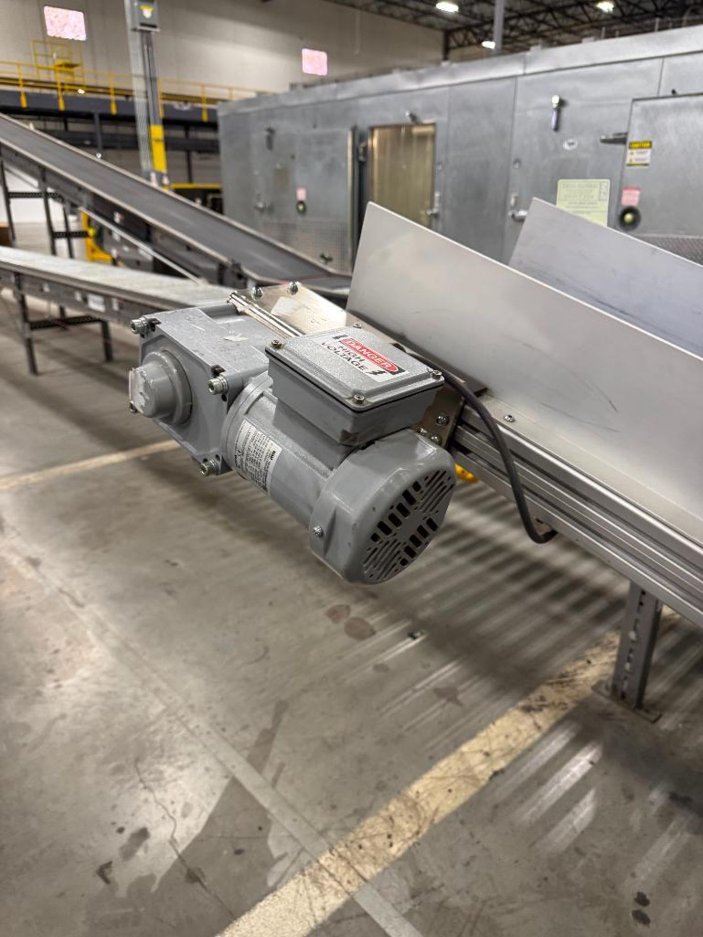 HFA portable conveyor, adjustable height - Image 2 of 4