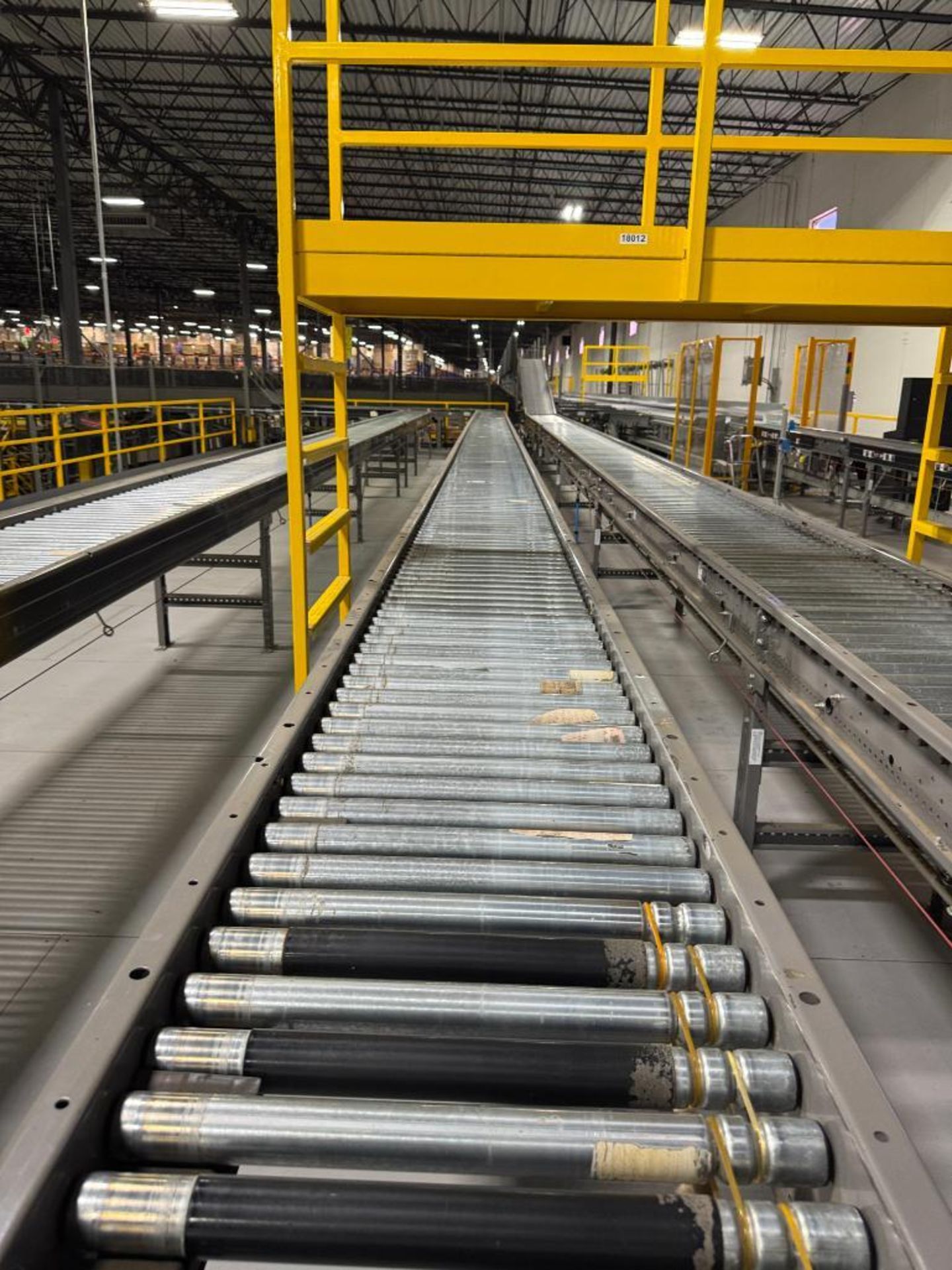 Invata partially powered roller conveyor - Image 6 of 6