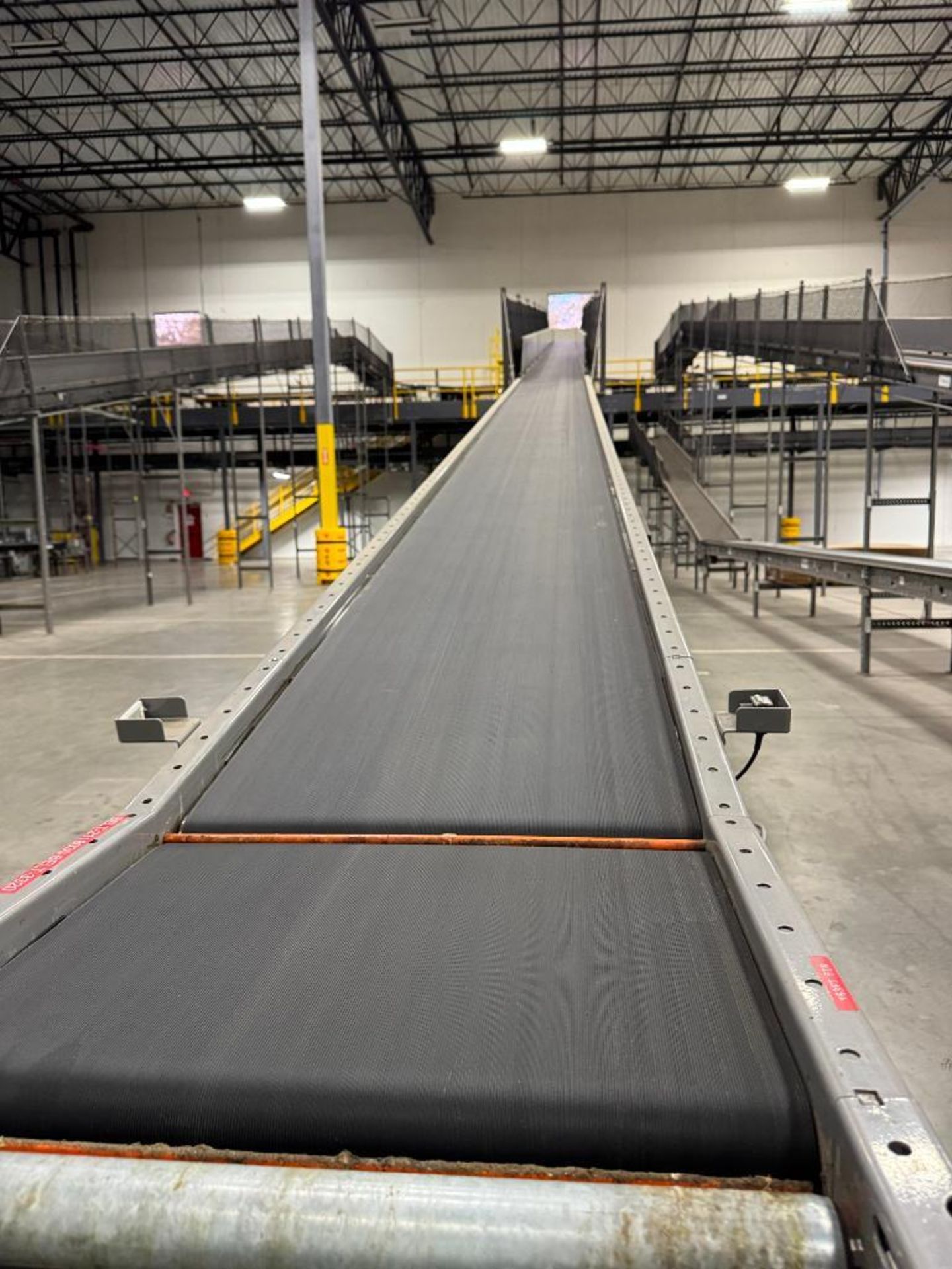 Invata conveyor belt w/ decline