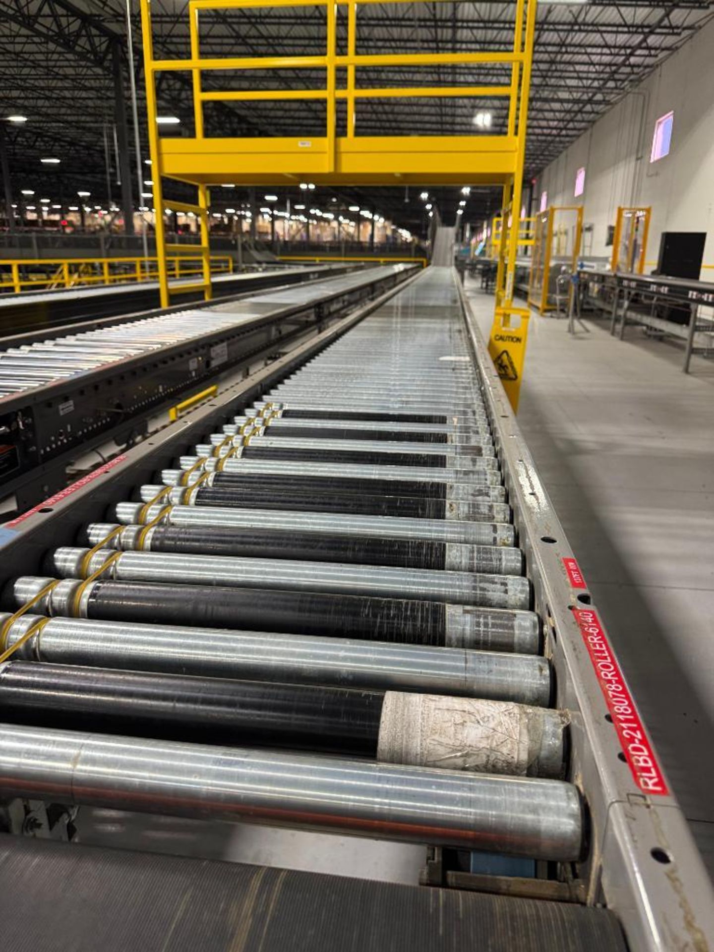 Invata partially powered roller conveyor - Image 5 of 5