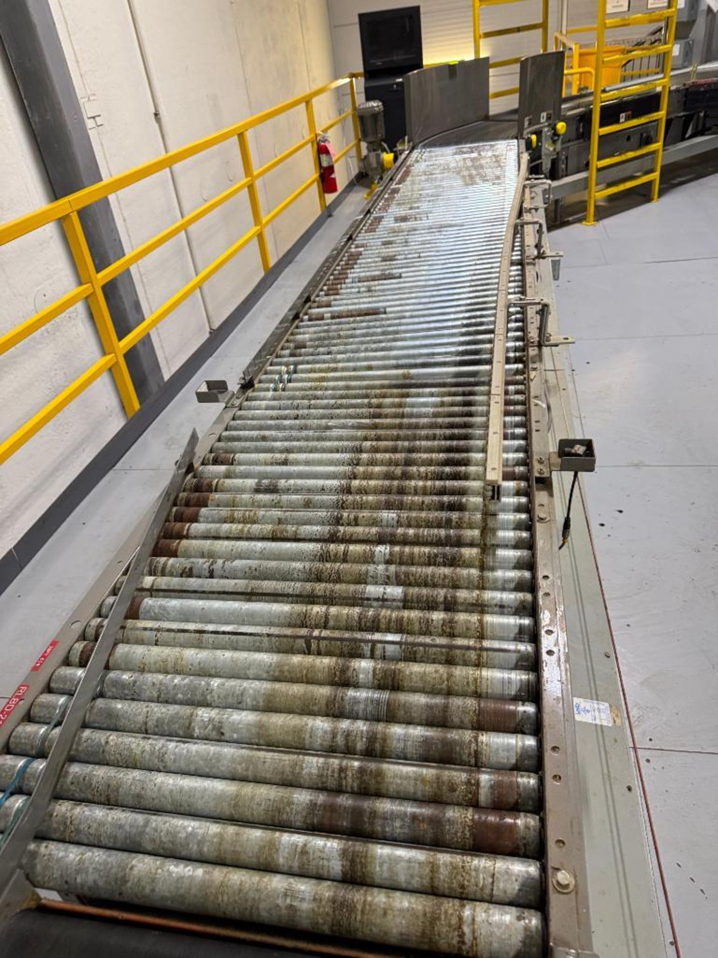 Invata partially powered roller conveyor w/ box straightener - Image 2 of 4