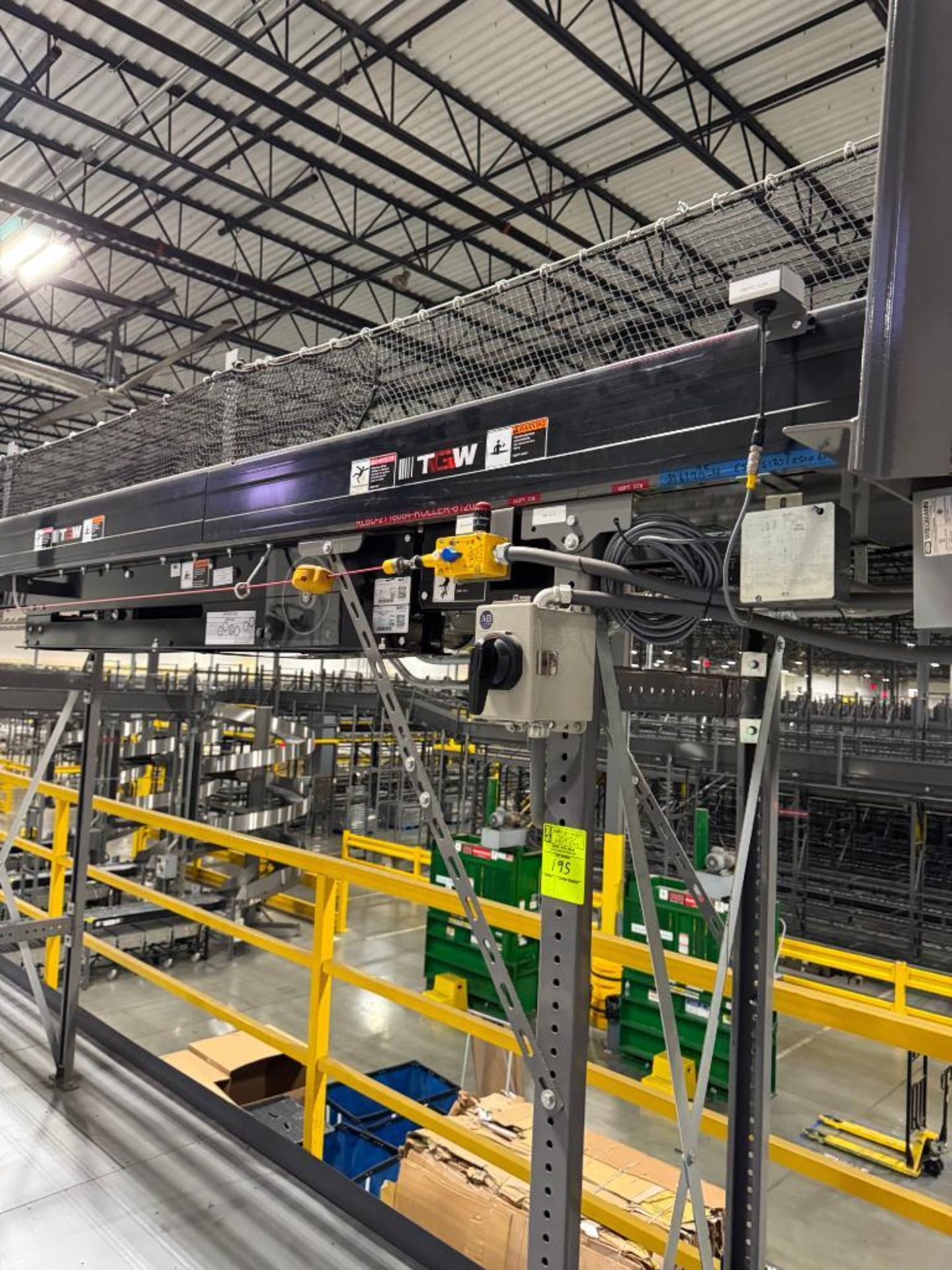 Invata partially powered roller conveyor