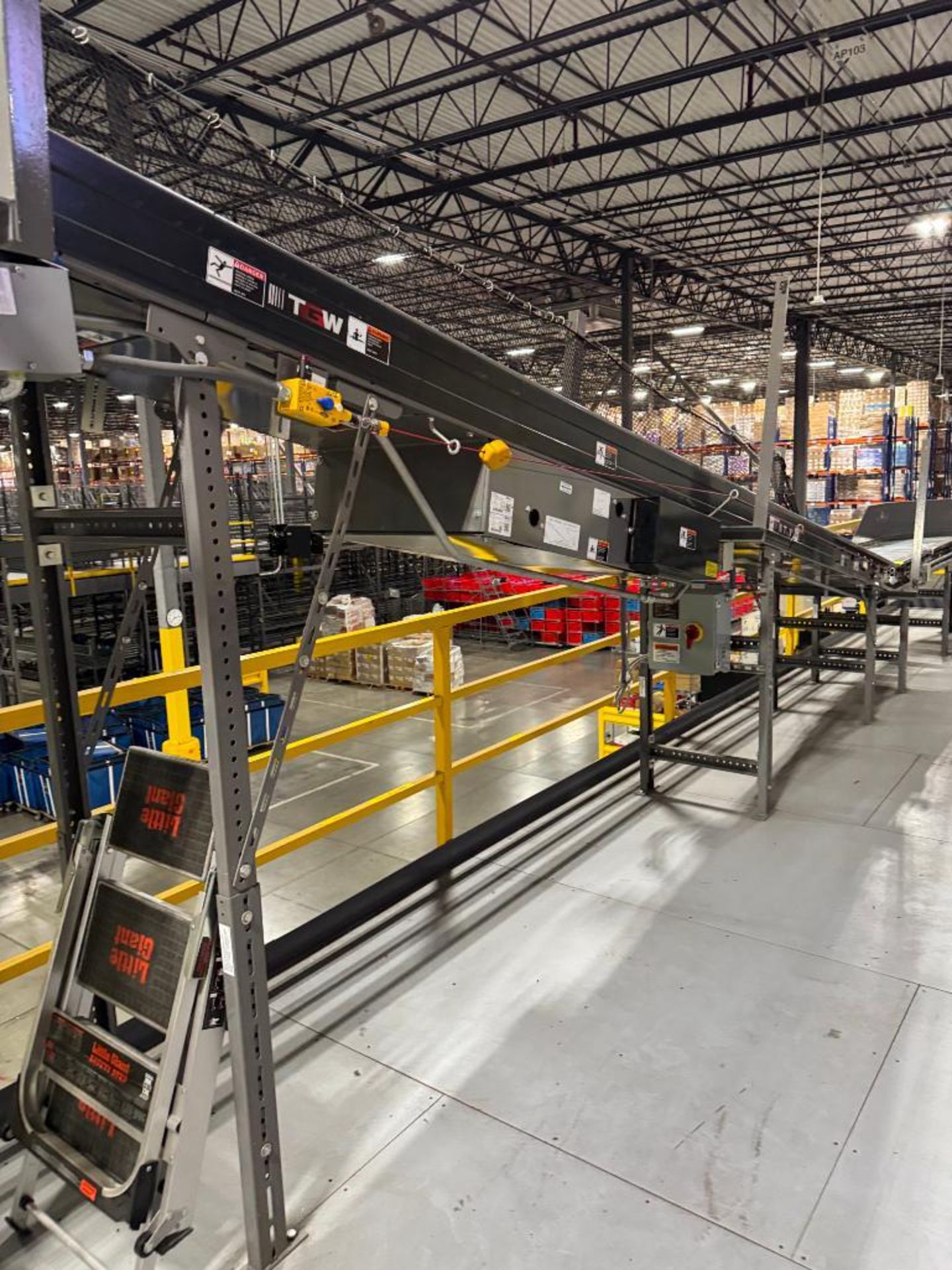 Invata conveyor belt w/ incline - Image 5 of 5