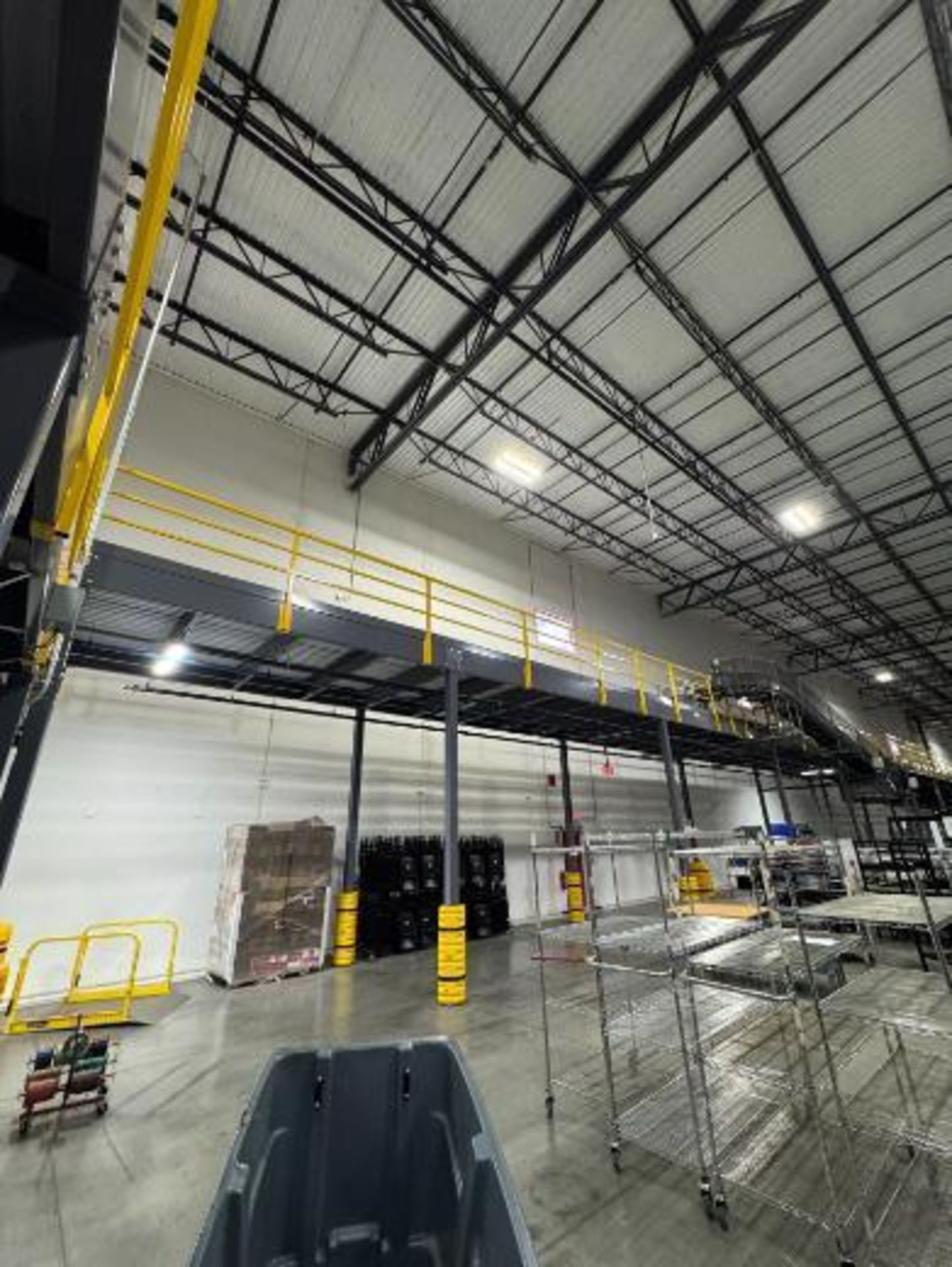 west mezzanine, w/ one set of stairs - Image 3 of 12