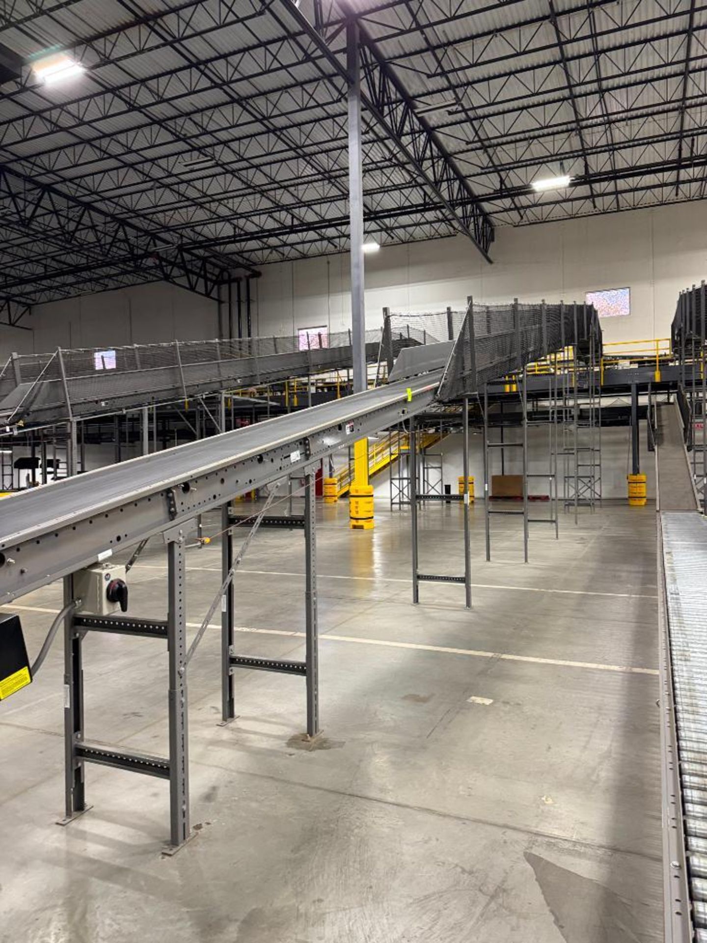 Invata conveyor belt w/ decline - Image 3 of 4