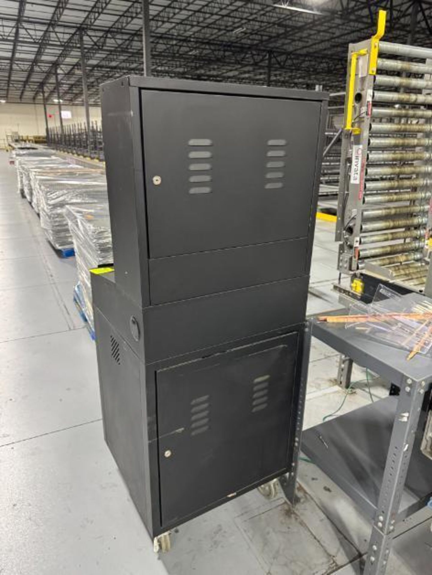 Global mobile computer station & steel table - Image 3 of 3