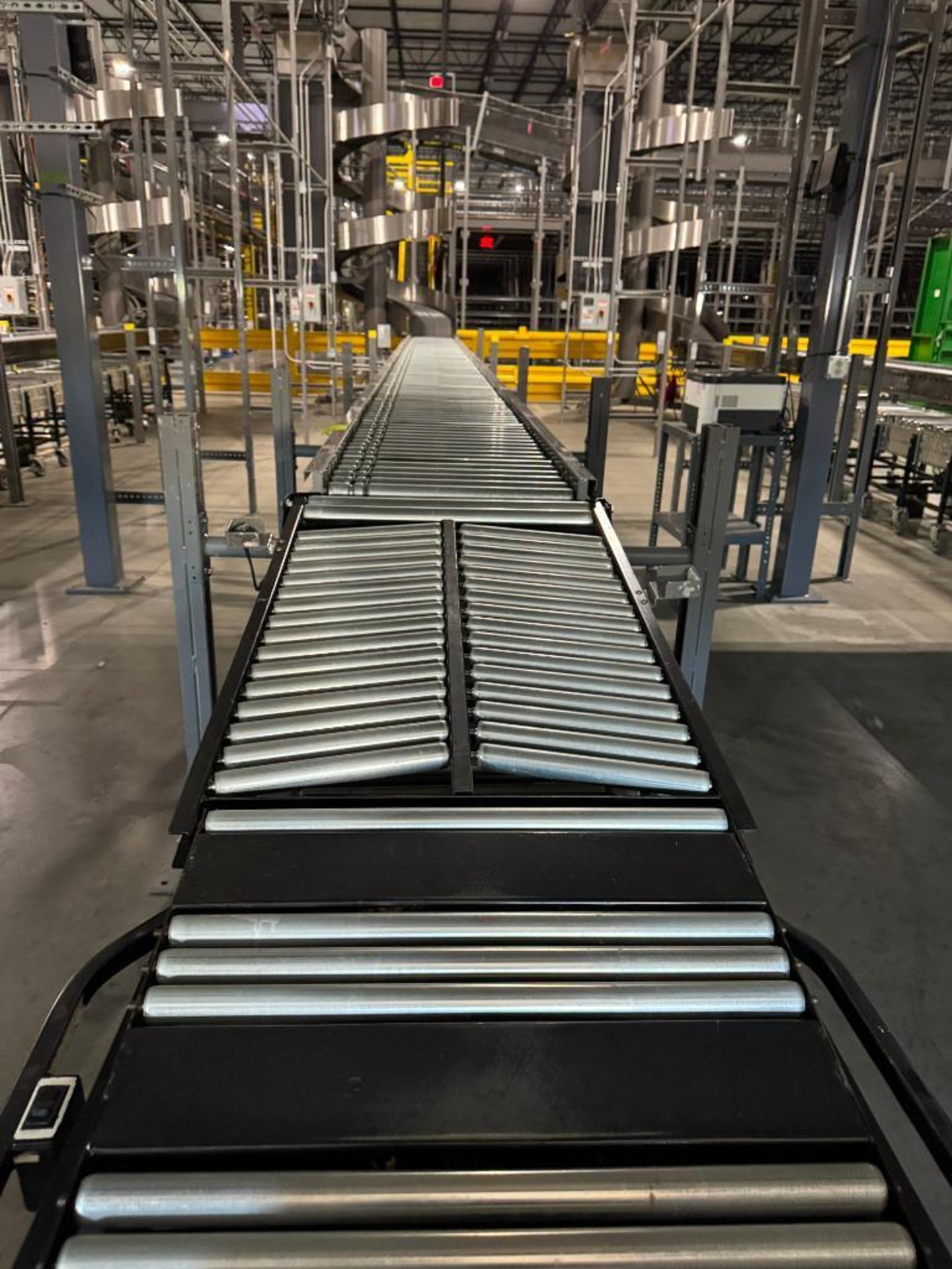 Invata partially powered roller conveyor - Image 3 of 4