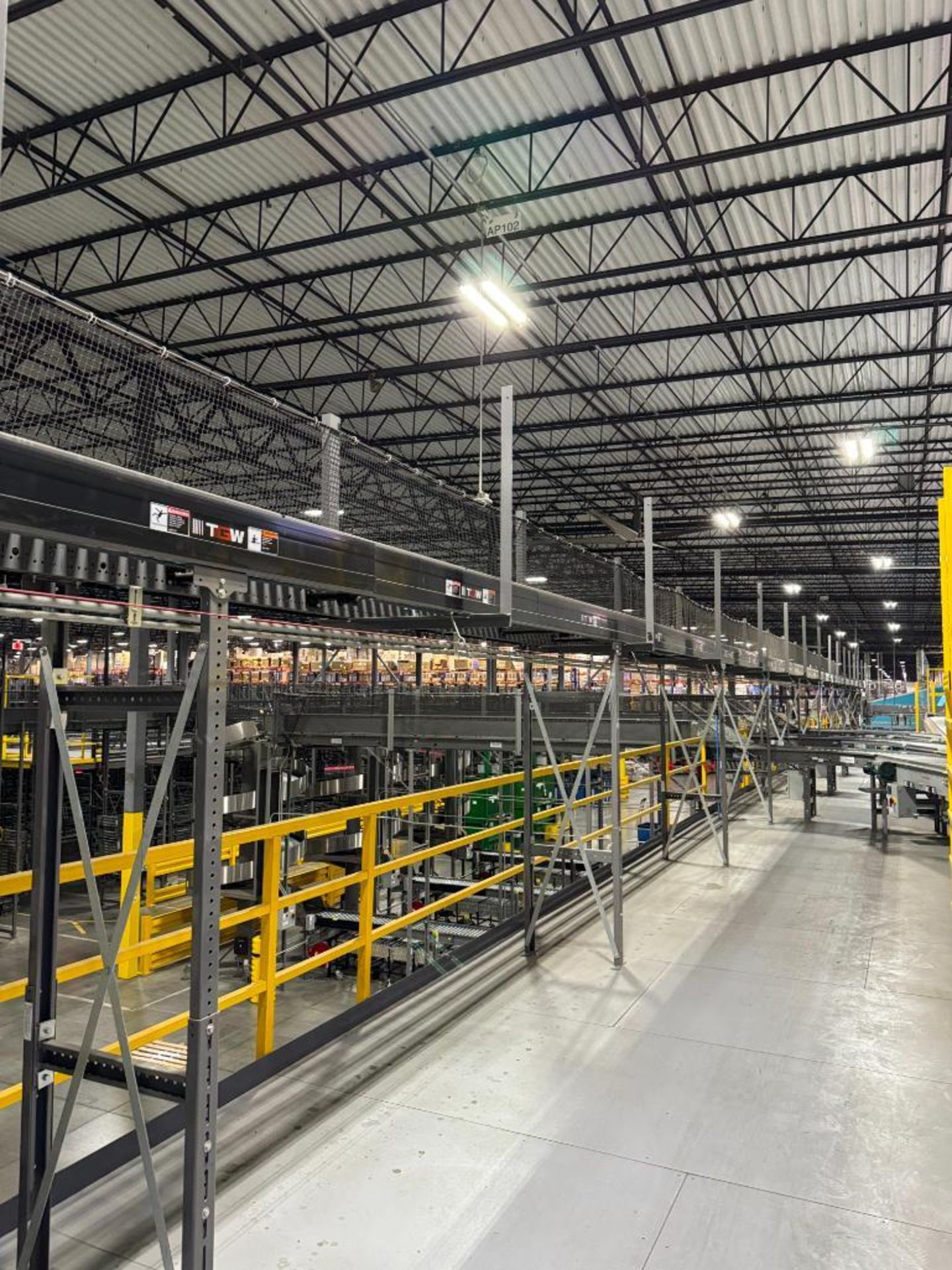 Invata partially powered roller conveyor - Image 7 of 8