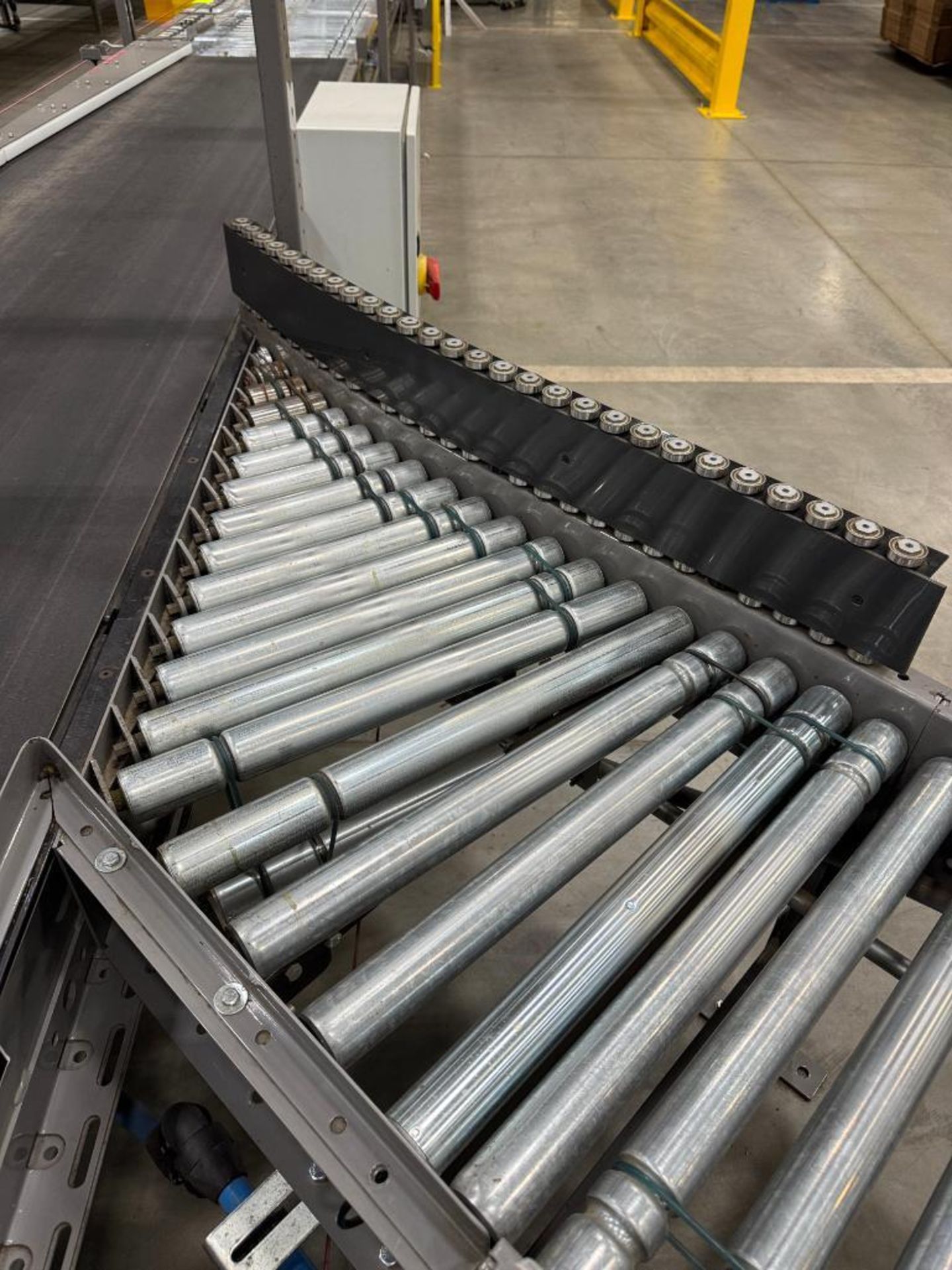 Invata powered roller conveyor - Image 3 of 3