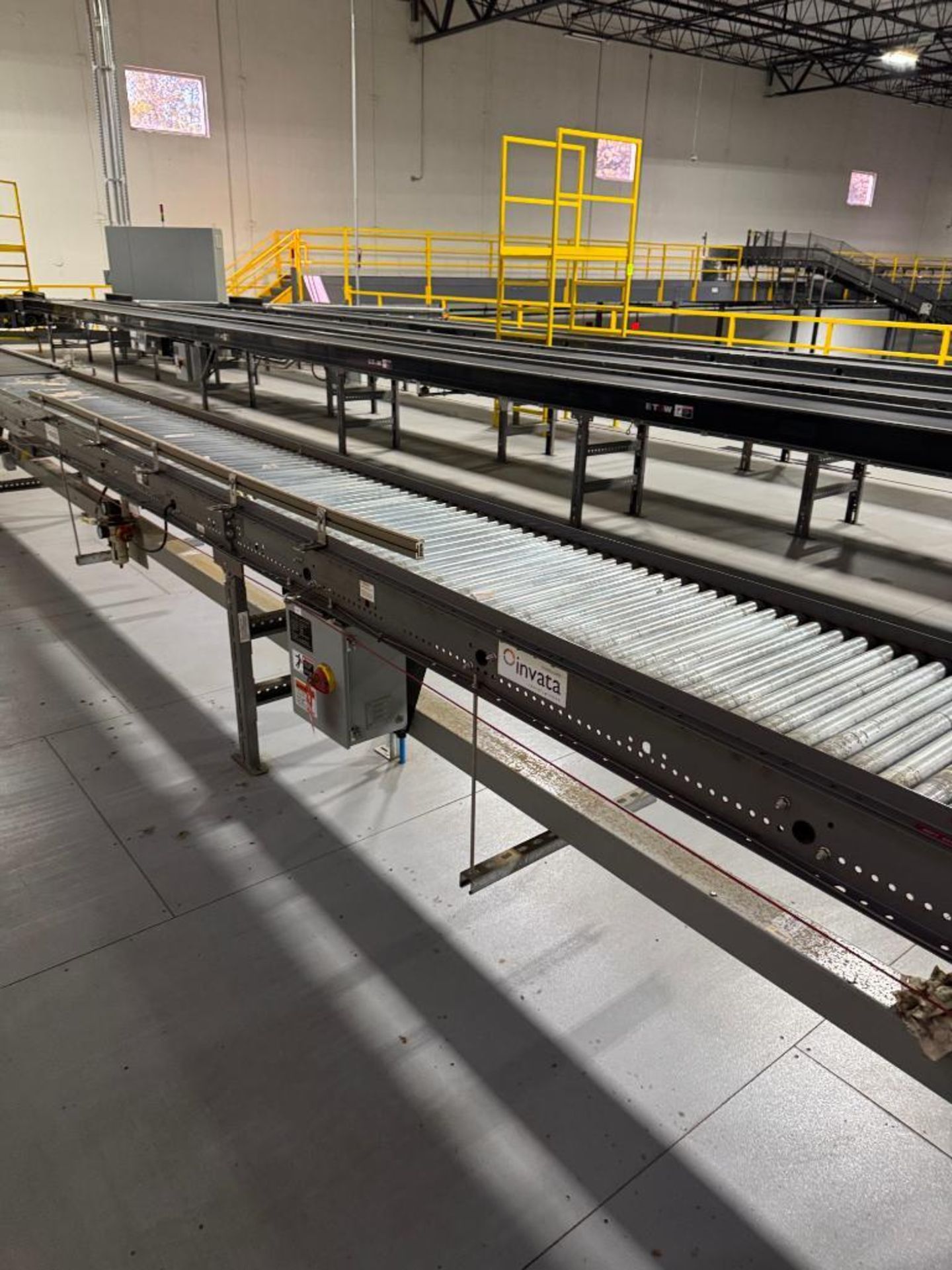 Invata partially powered roller conveyor - Image 5 of 5