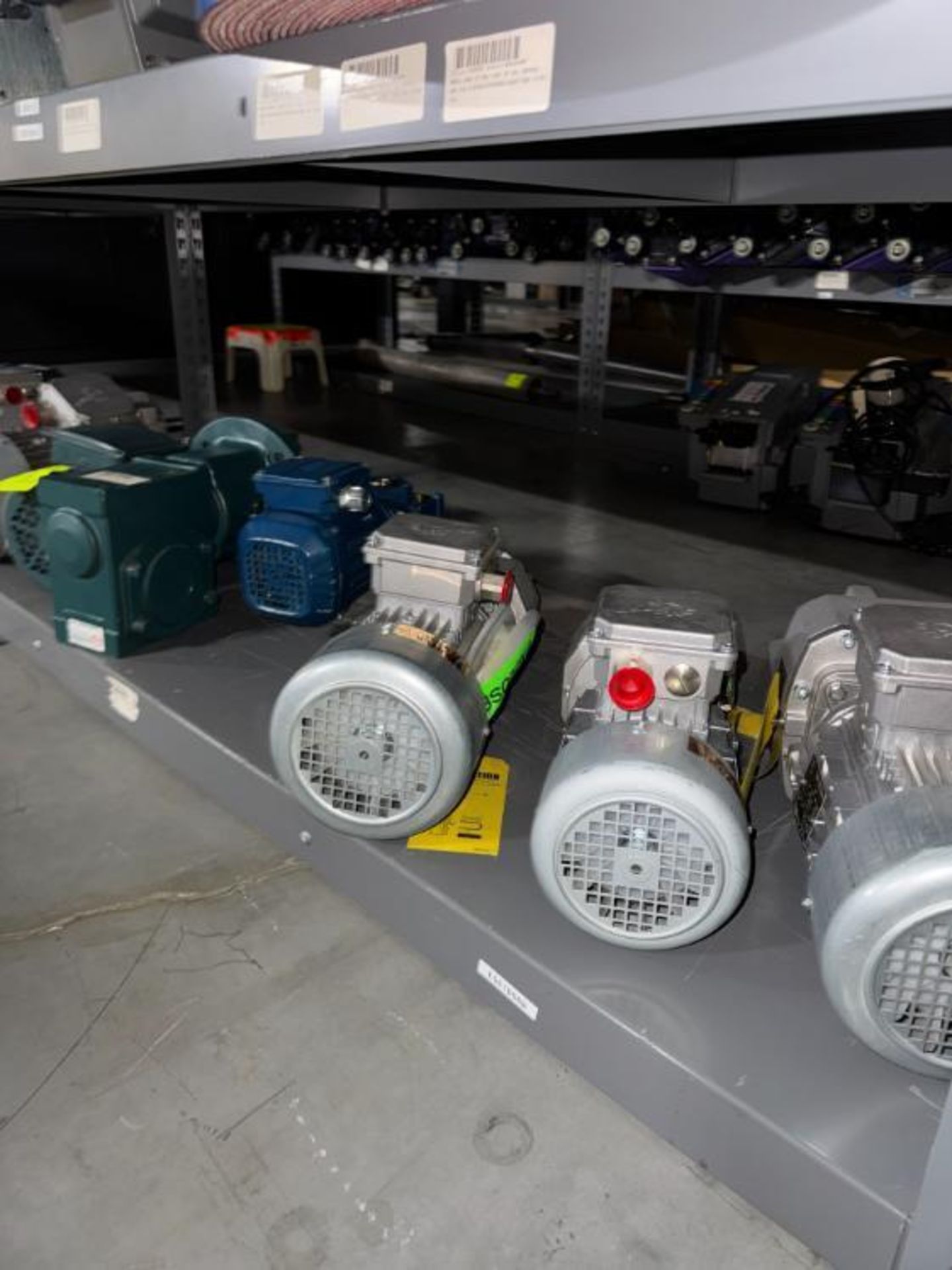 electric motors w/ gear boxes for conveyor belts - Image 2 of 6