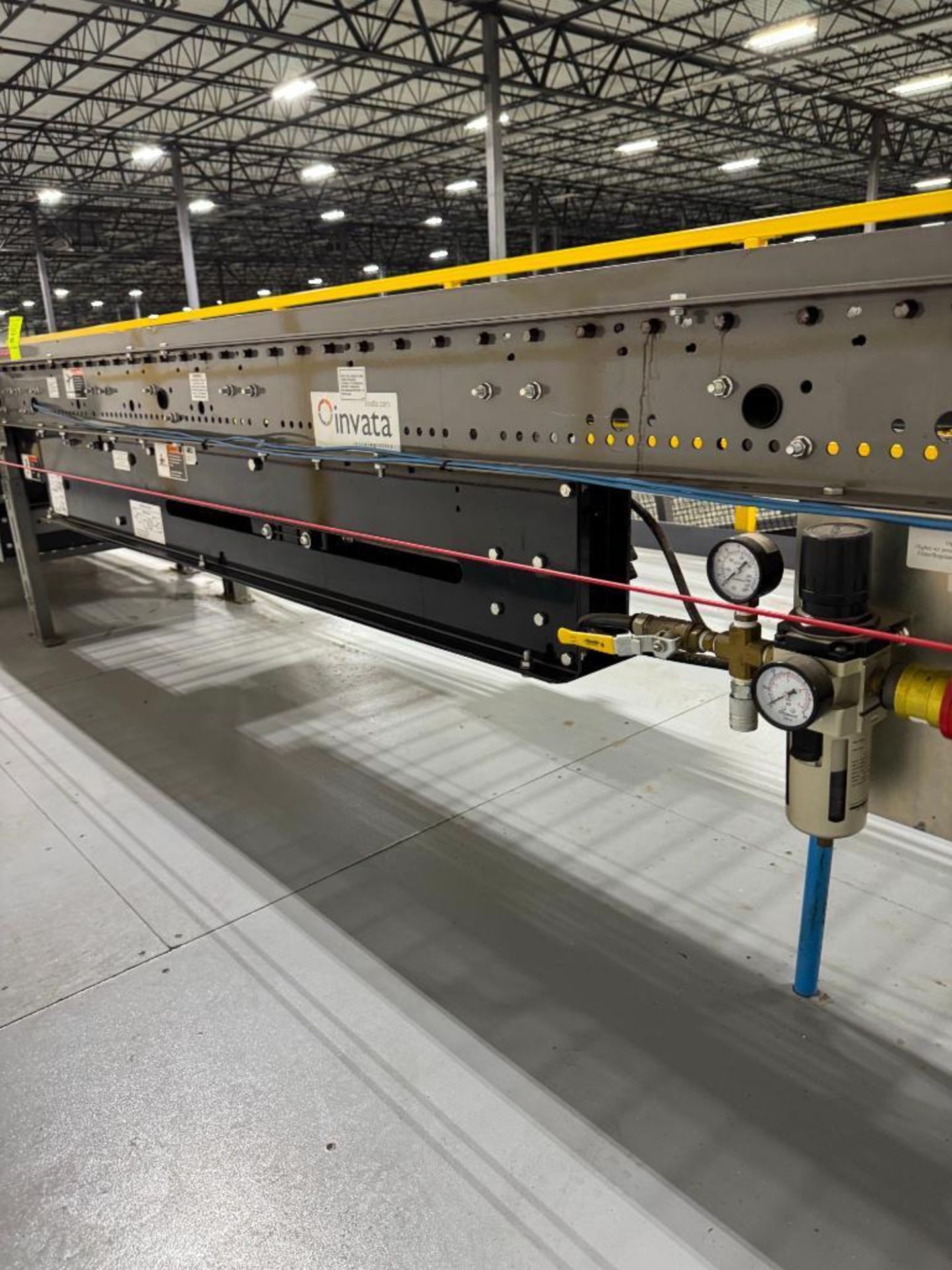 Invata partially powered roller conveyor - Image 4 of 4
