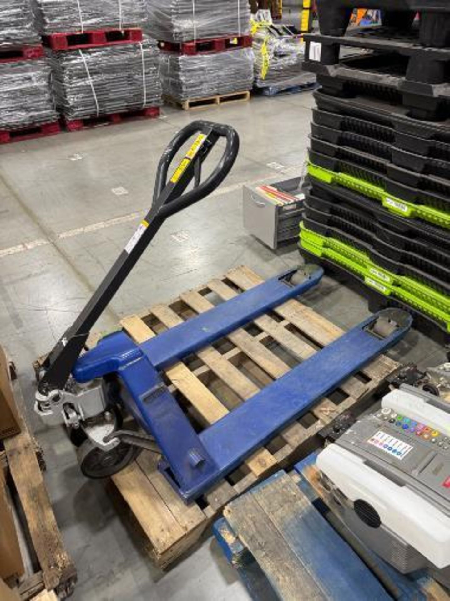 pallet jack, needs work - Image 2 of 2