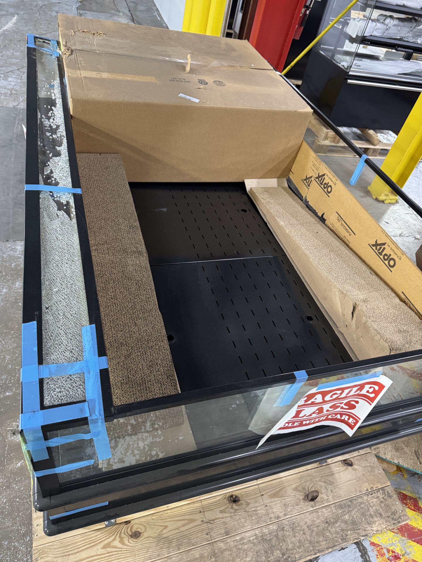 NEW STRUCTURAL CONCEPTS SELF CONTAINED ISLAND CASE (BROKEN BACK GLASS) - Image 3 of 4