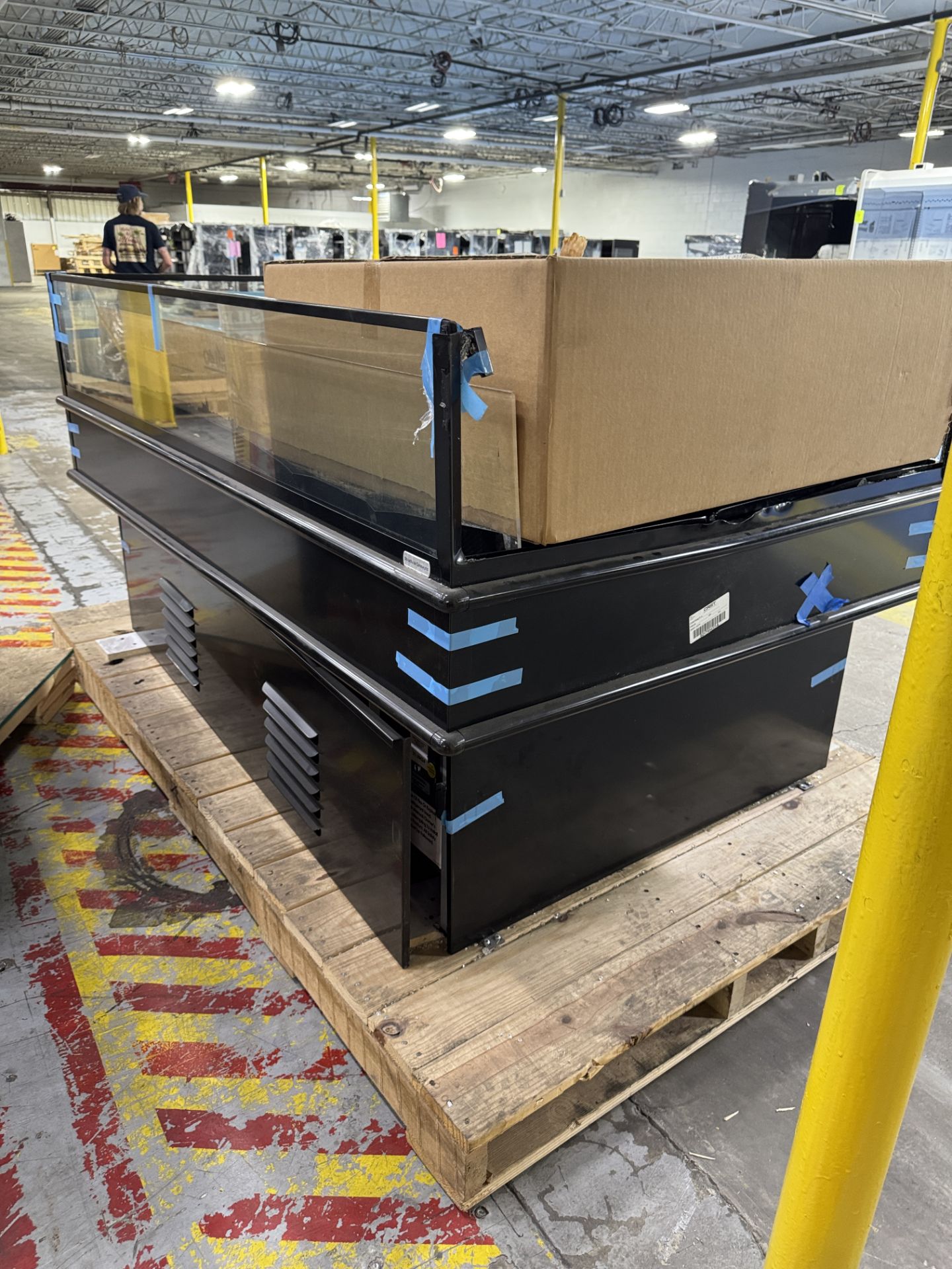 NEW STRUCTURAL CONCEPTS SELF CONTAINED ISLAND CASE (BROKEN BACK GLASS) - Image 4 of 4